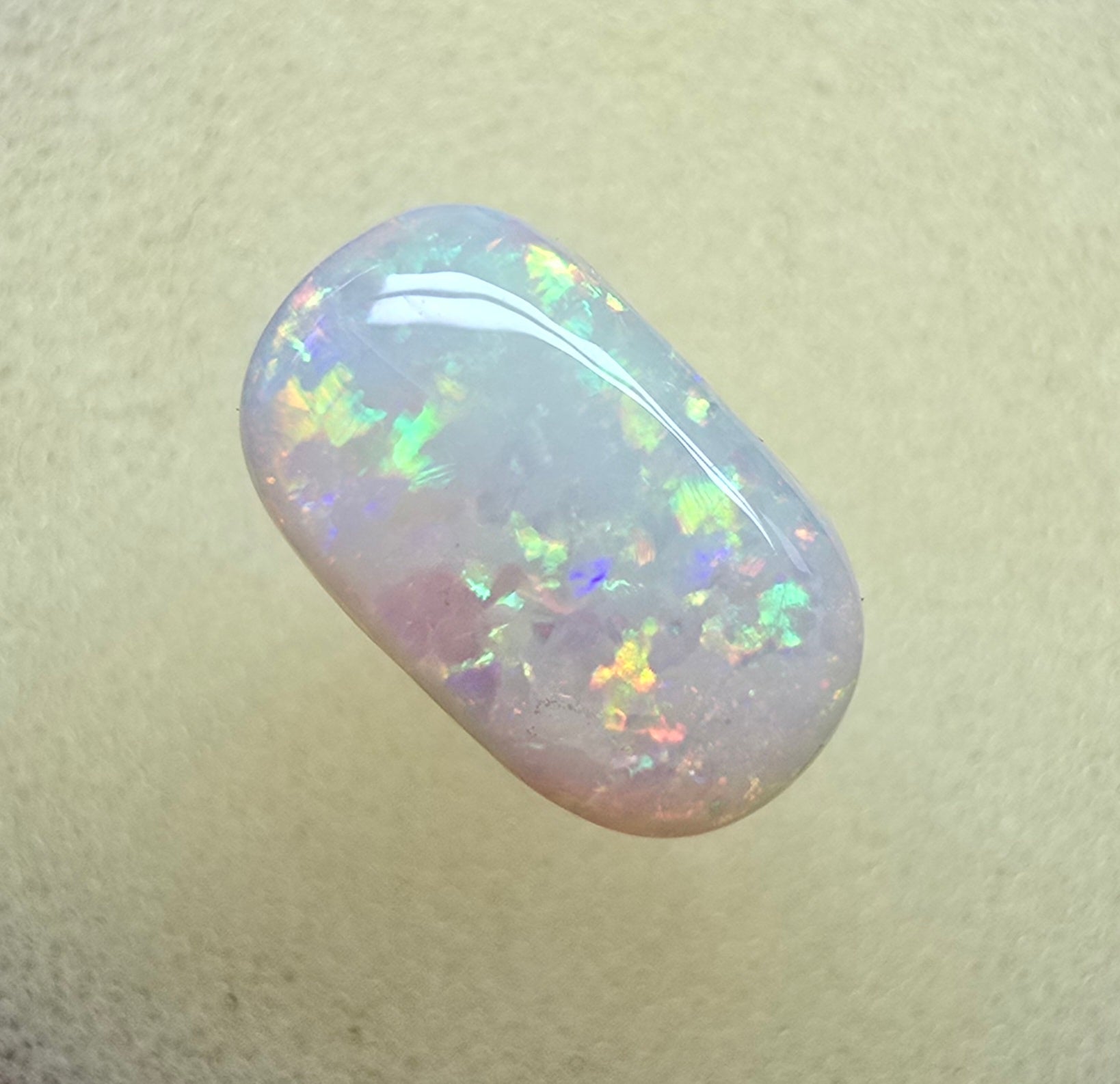 A907 - Bright oval cut ring stone