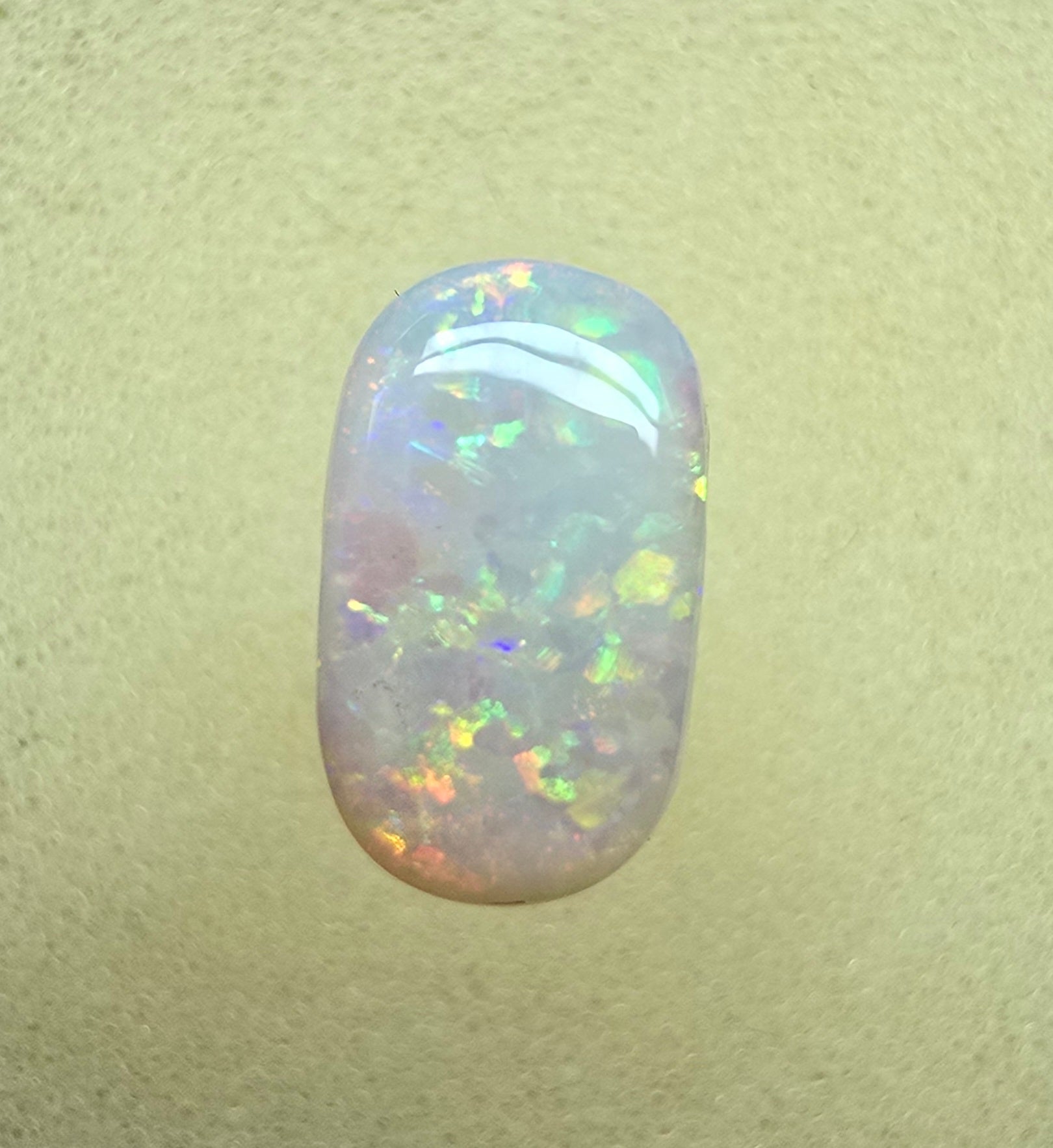 A907 - Bright oval cut ring stone