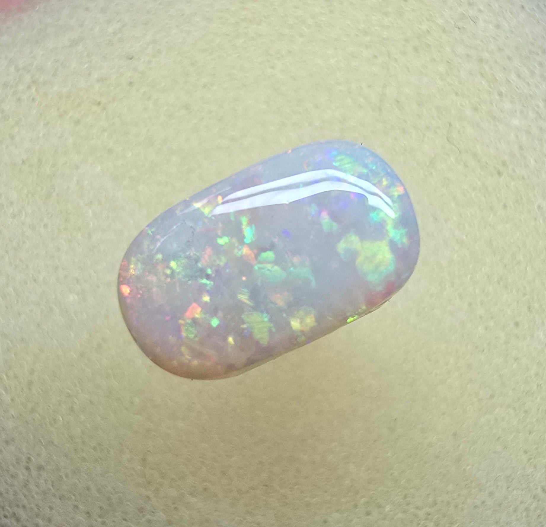 A907 - Bright oval cut ring stone