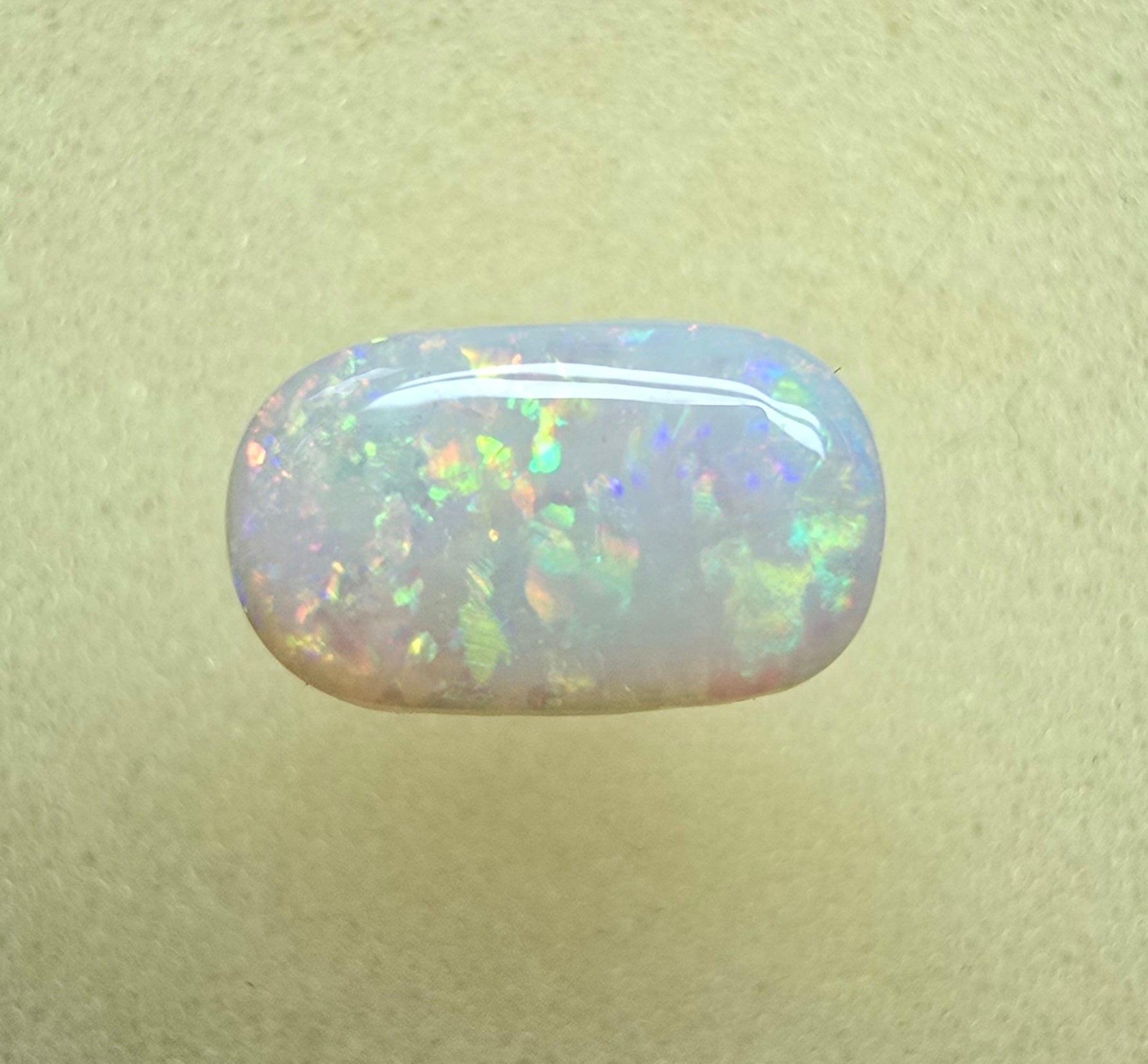 A907 - Bright oval cut ring stone