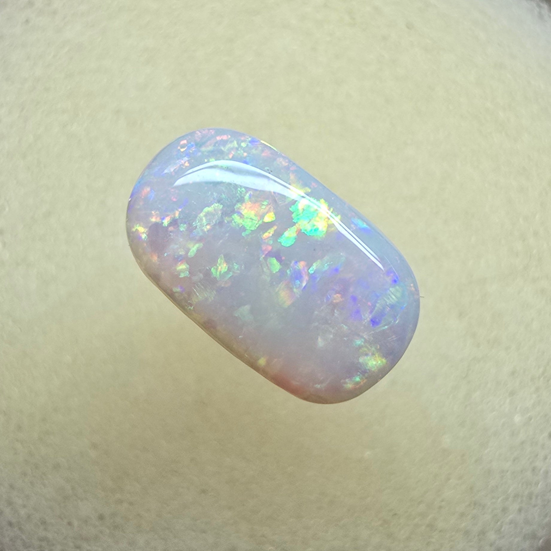 A907 - Bright oval cut ring stone