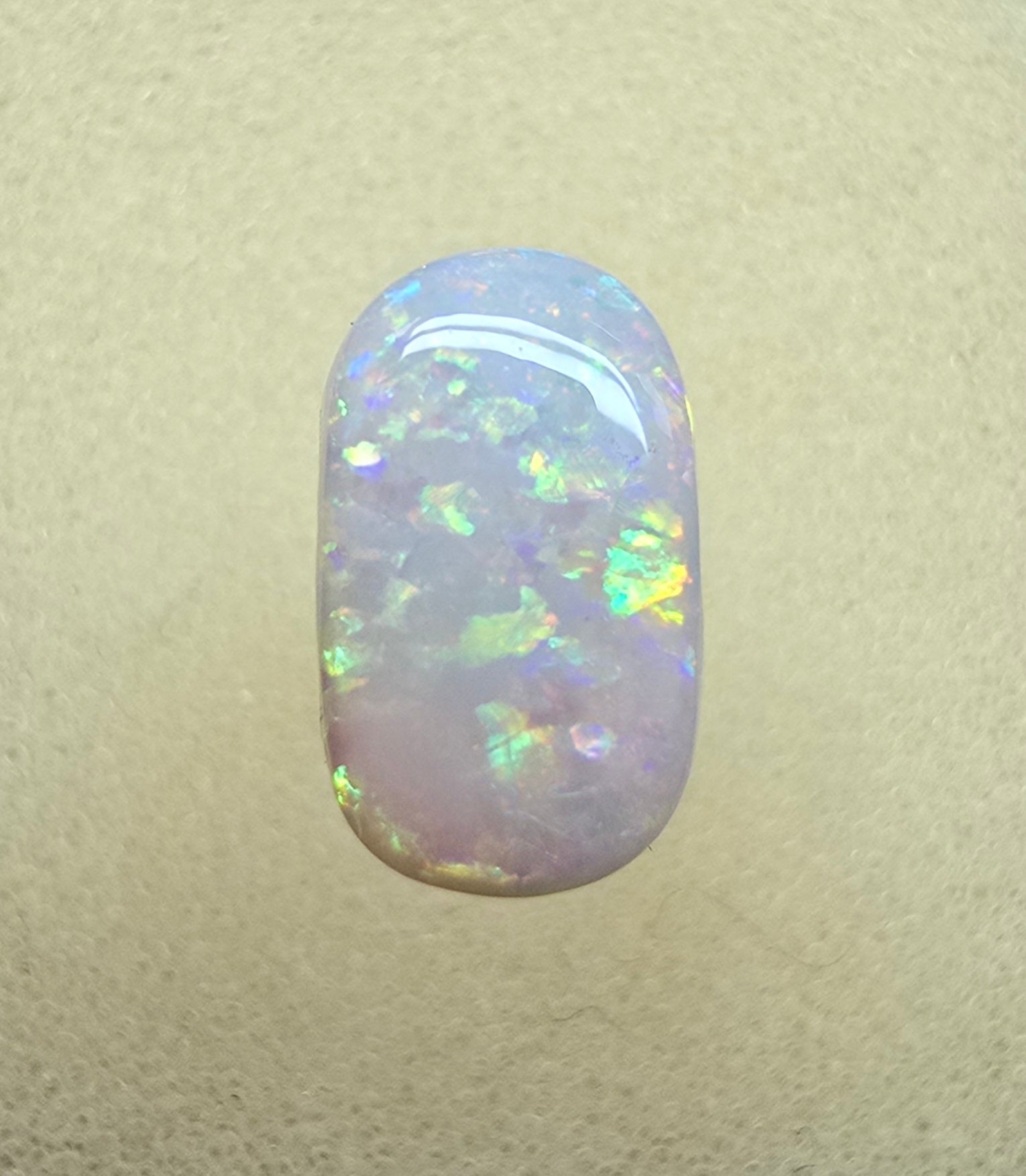 A907 - Bright oval cut ring stone