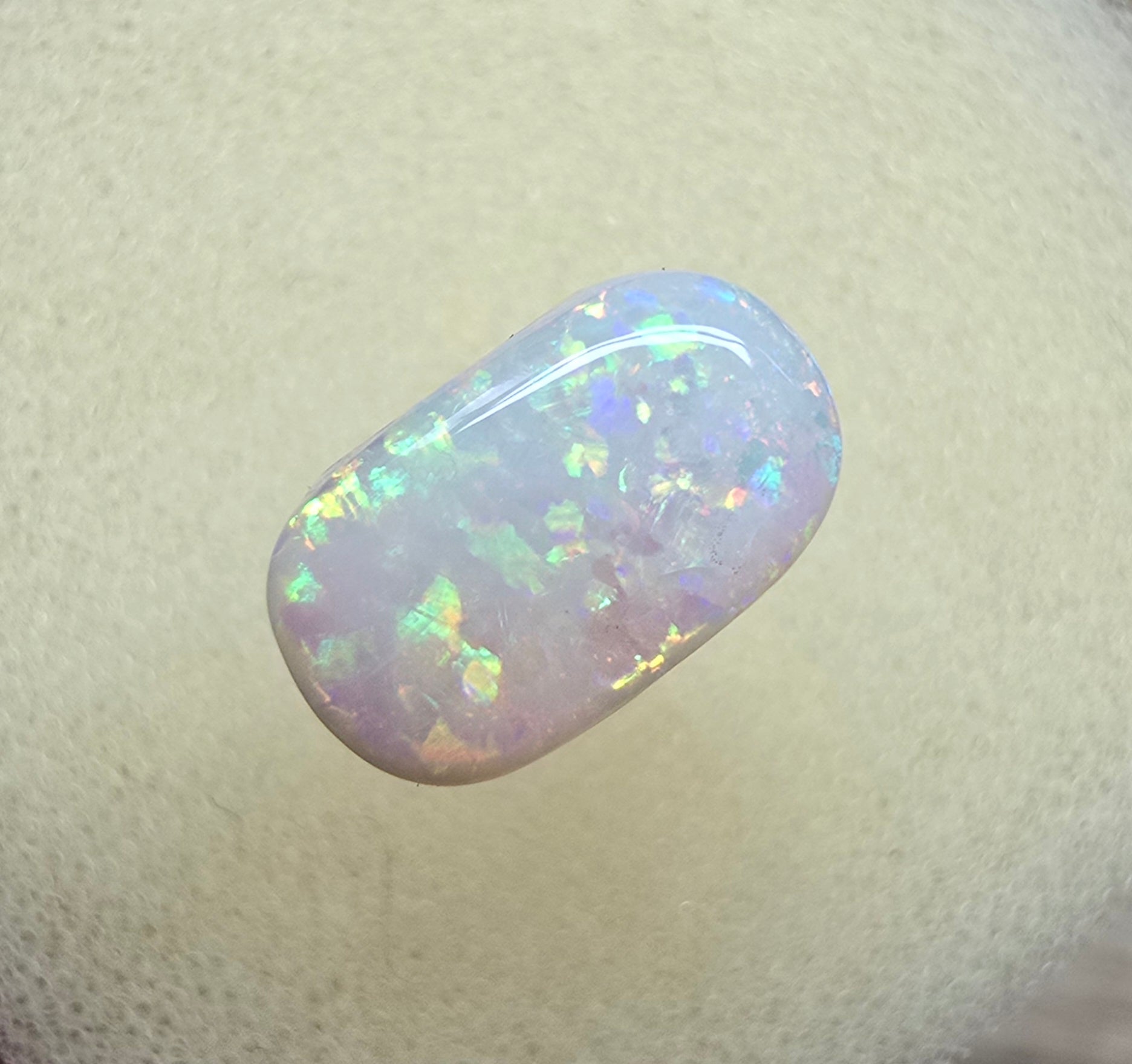 A907 - Bright oval cut ring stone