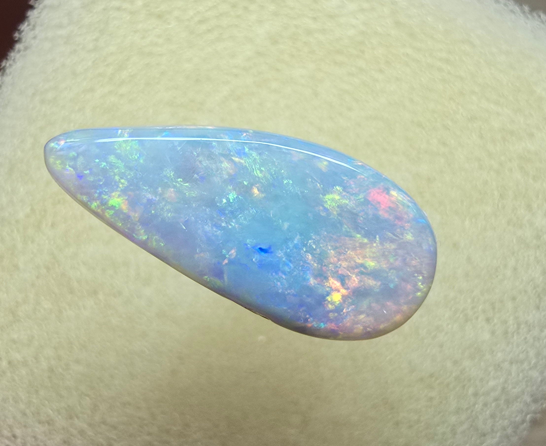 A909 - Freeform flowing drop cut beauty