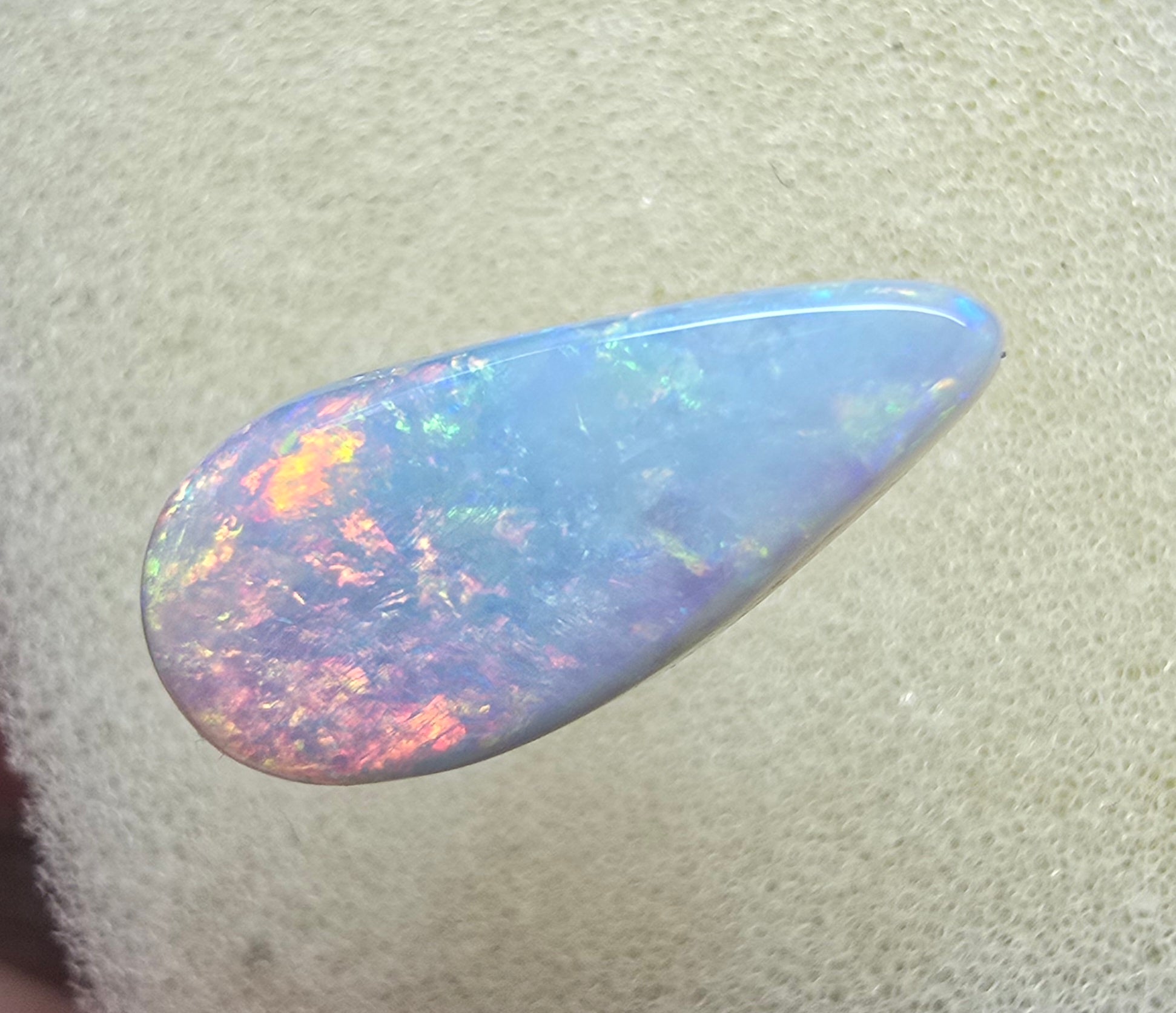 A909 - Freeform flowing drop cut beauty