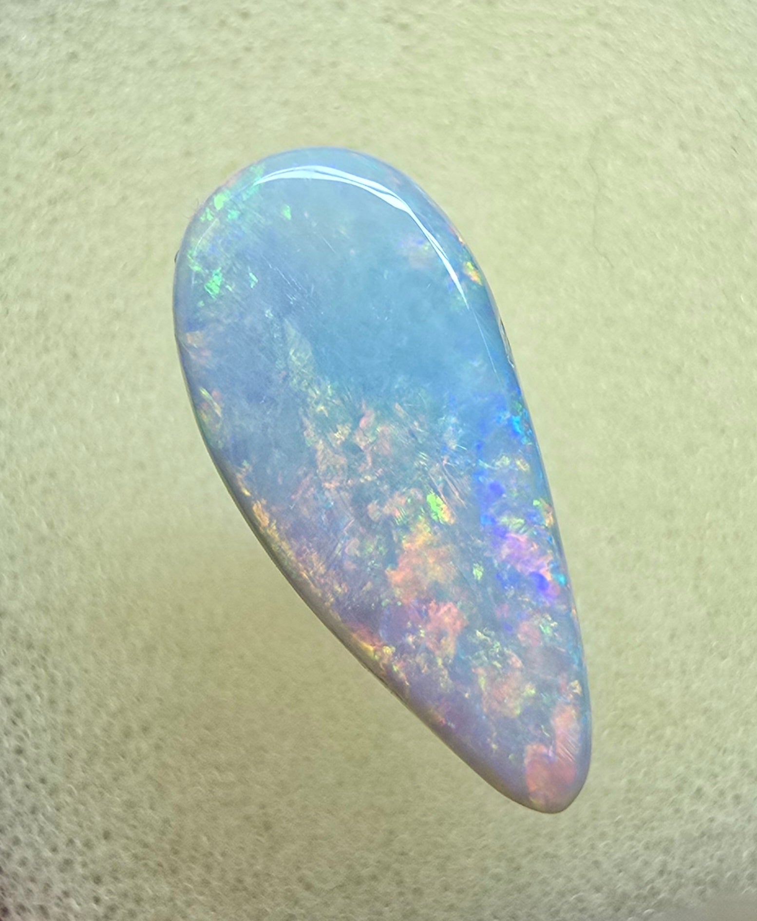 A909 - Freeform flowing drop cut beauty