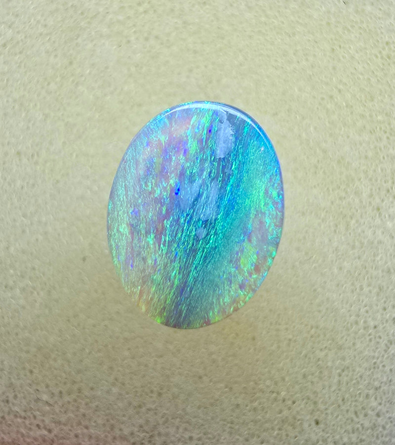 A926 - Broad face bright oval cut crystal