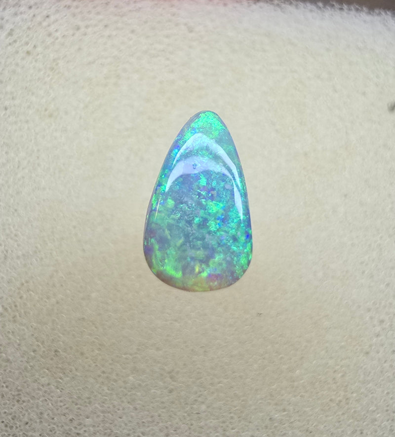 A927 - Stunning drop cut crystal opal