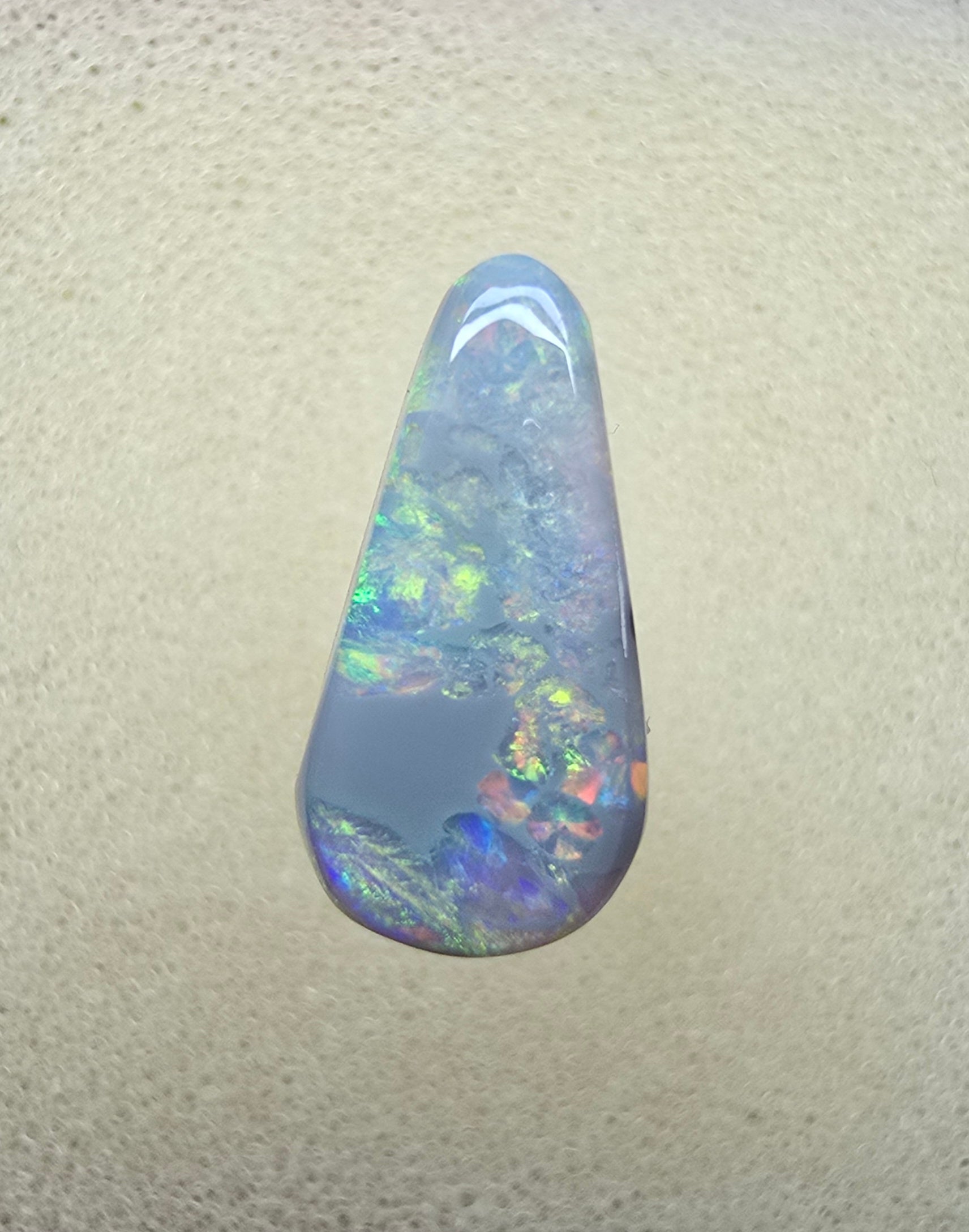 A932 - Drop cut dark opal