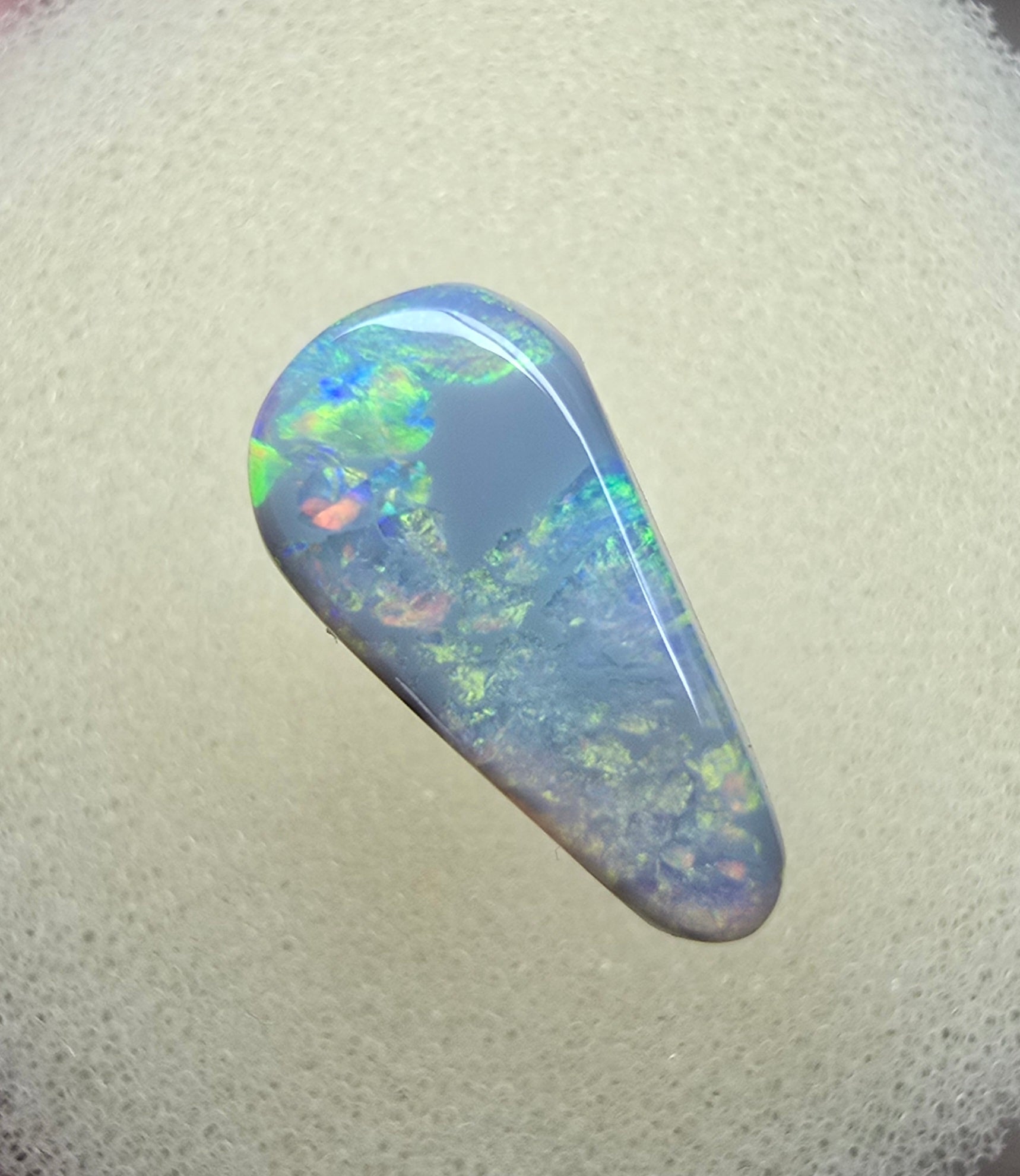 A932 - Drop cut dark opal