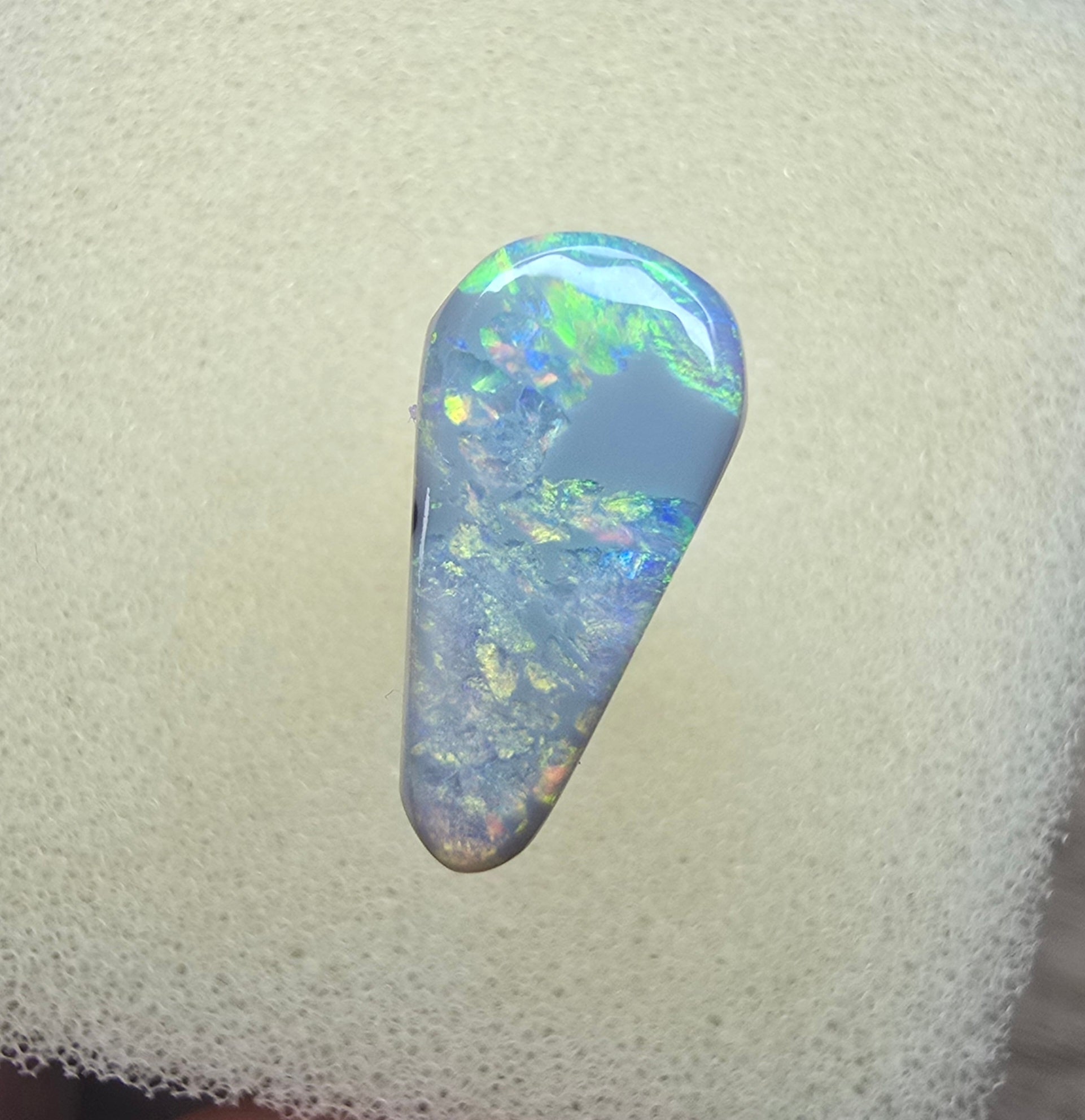 A932 - Drop cut dark opal