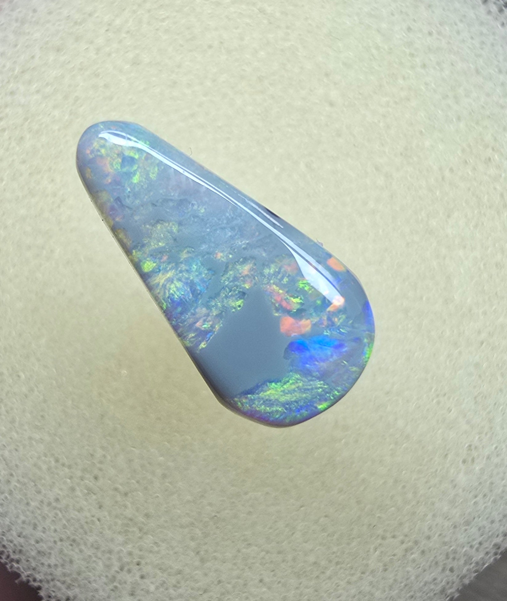 A932 - Drop cut dark opal