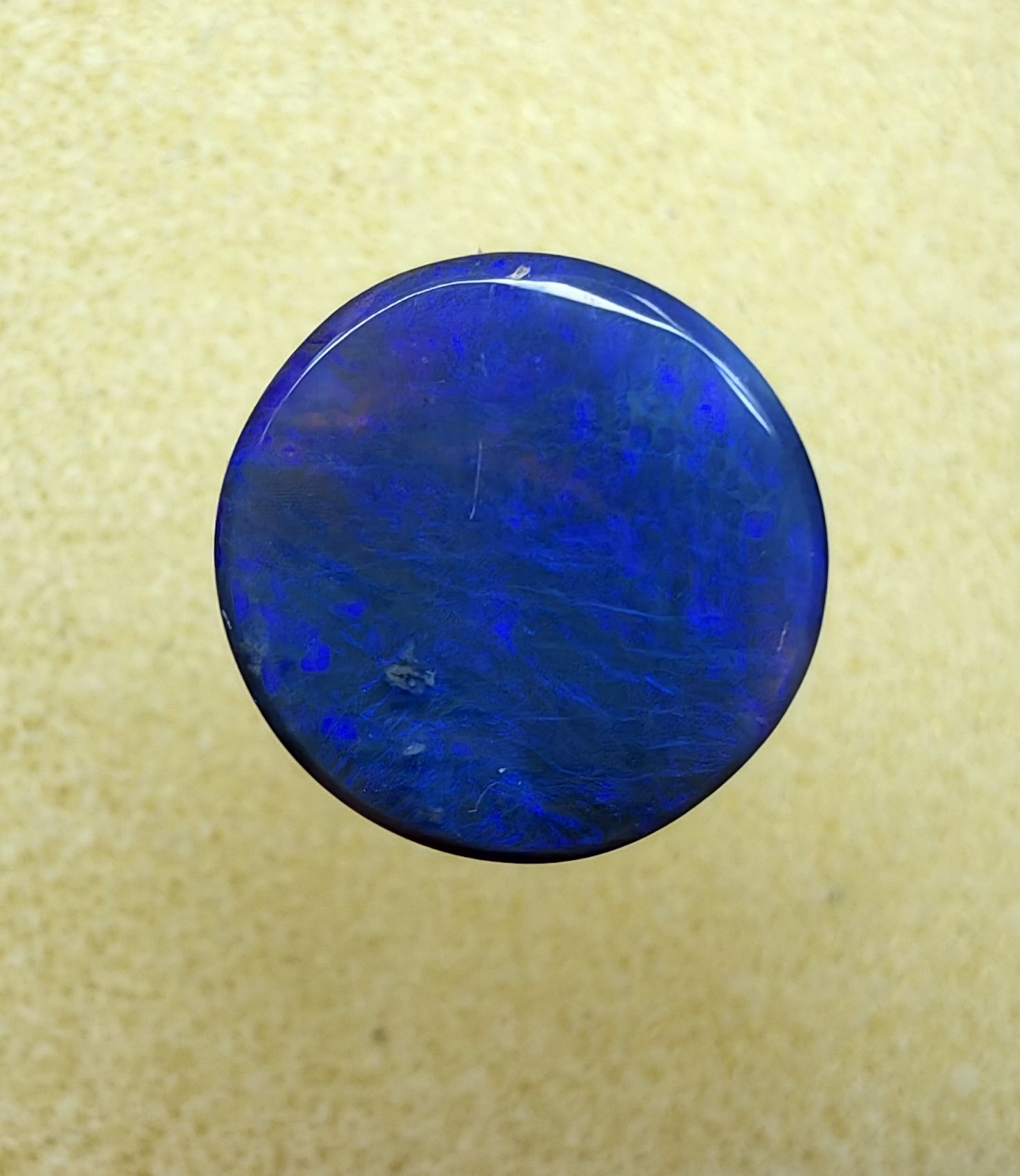 A943 - Round cut purple flash on black