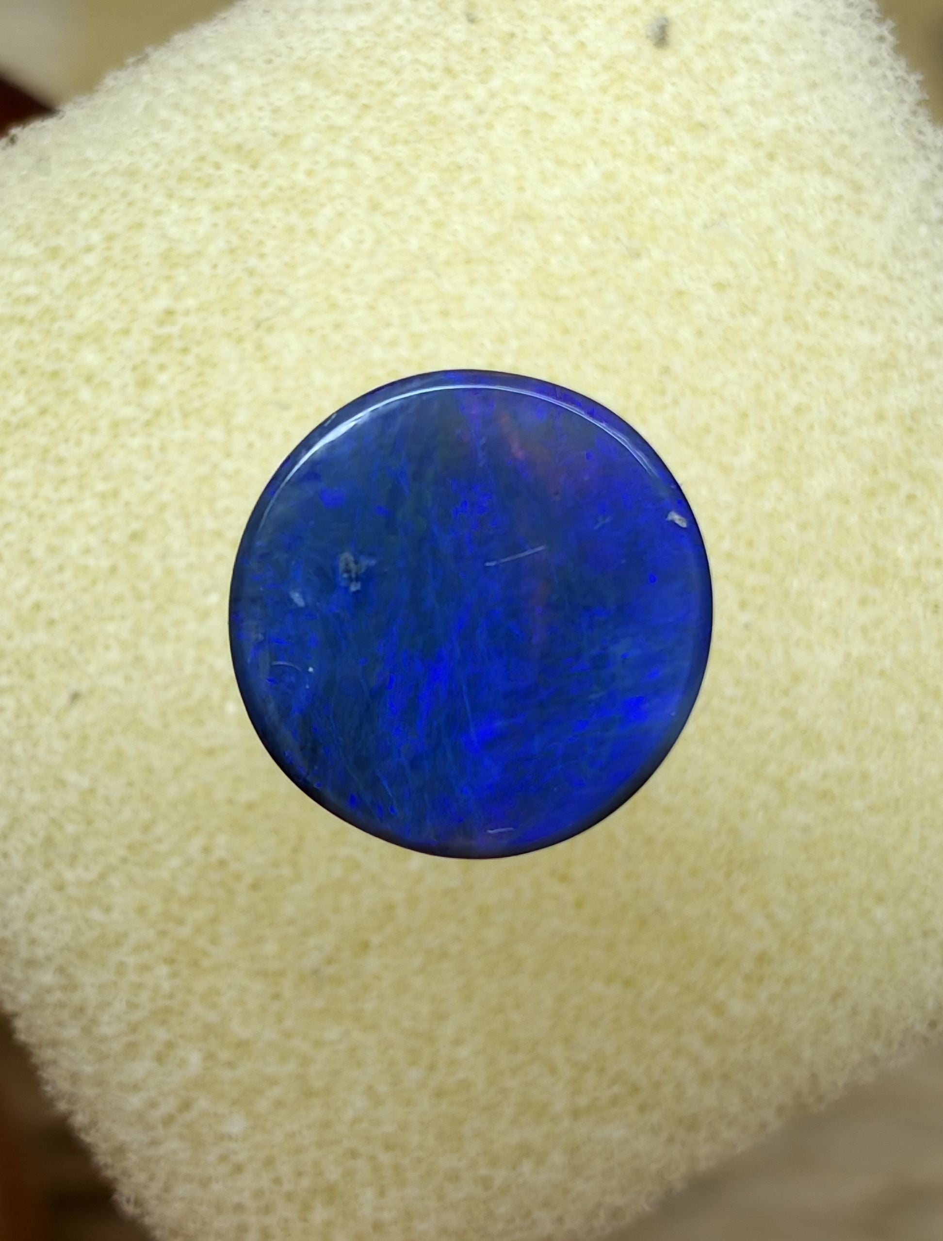 A943 - Round cut purple flash on black