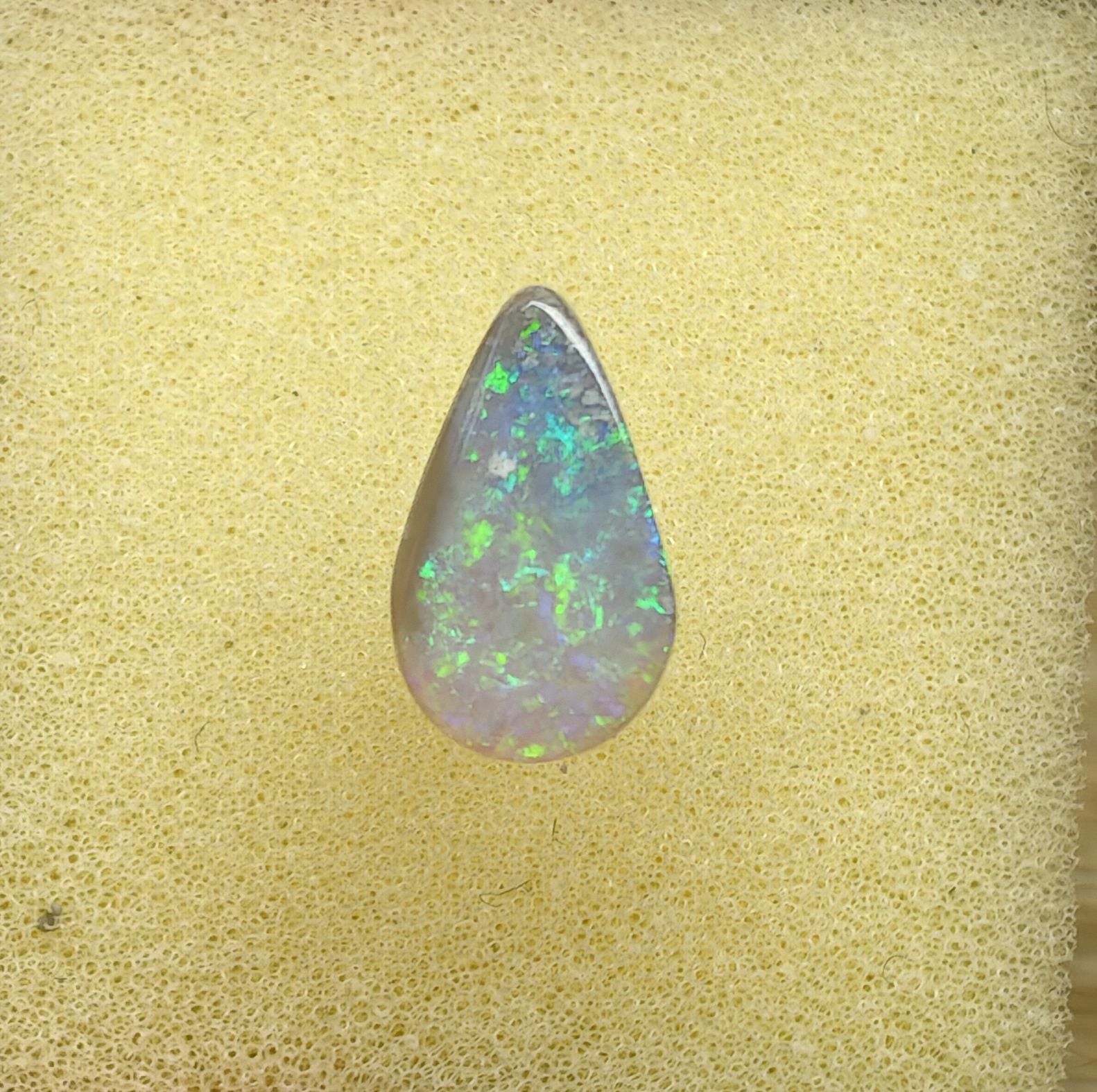 A944 - Glittery drop cut beauty.