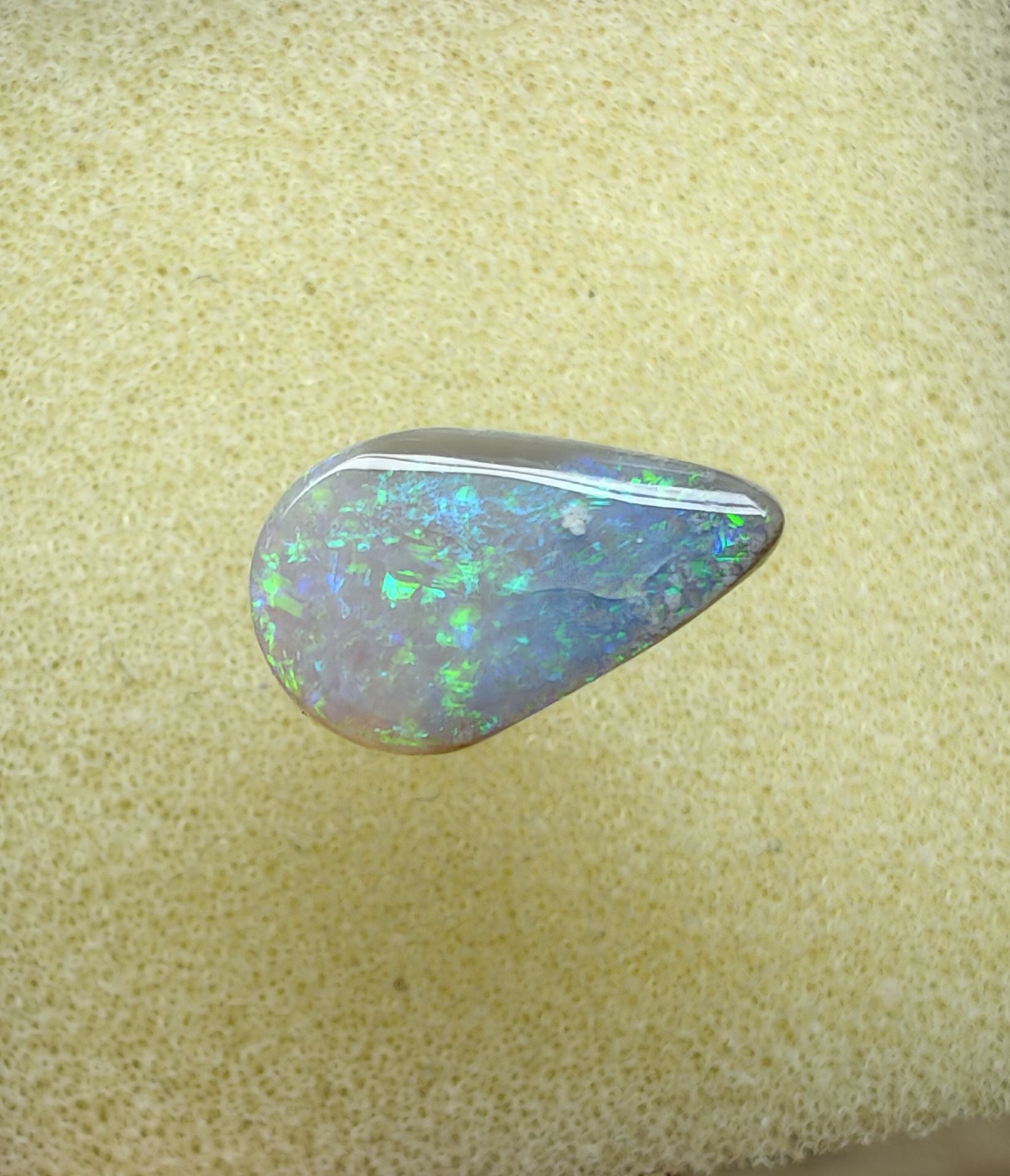 A944 - Glittery drop cut beauty.