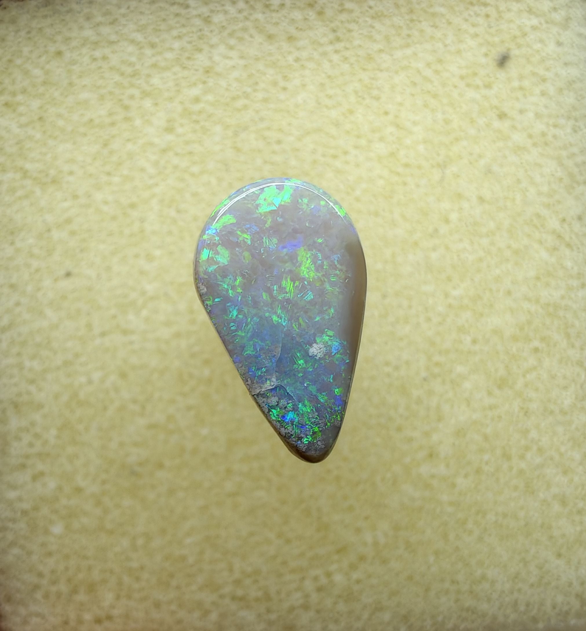 A944 - Glittery drop cut beauty.