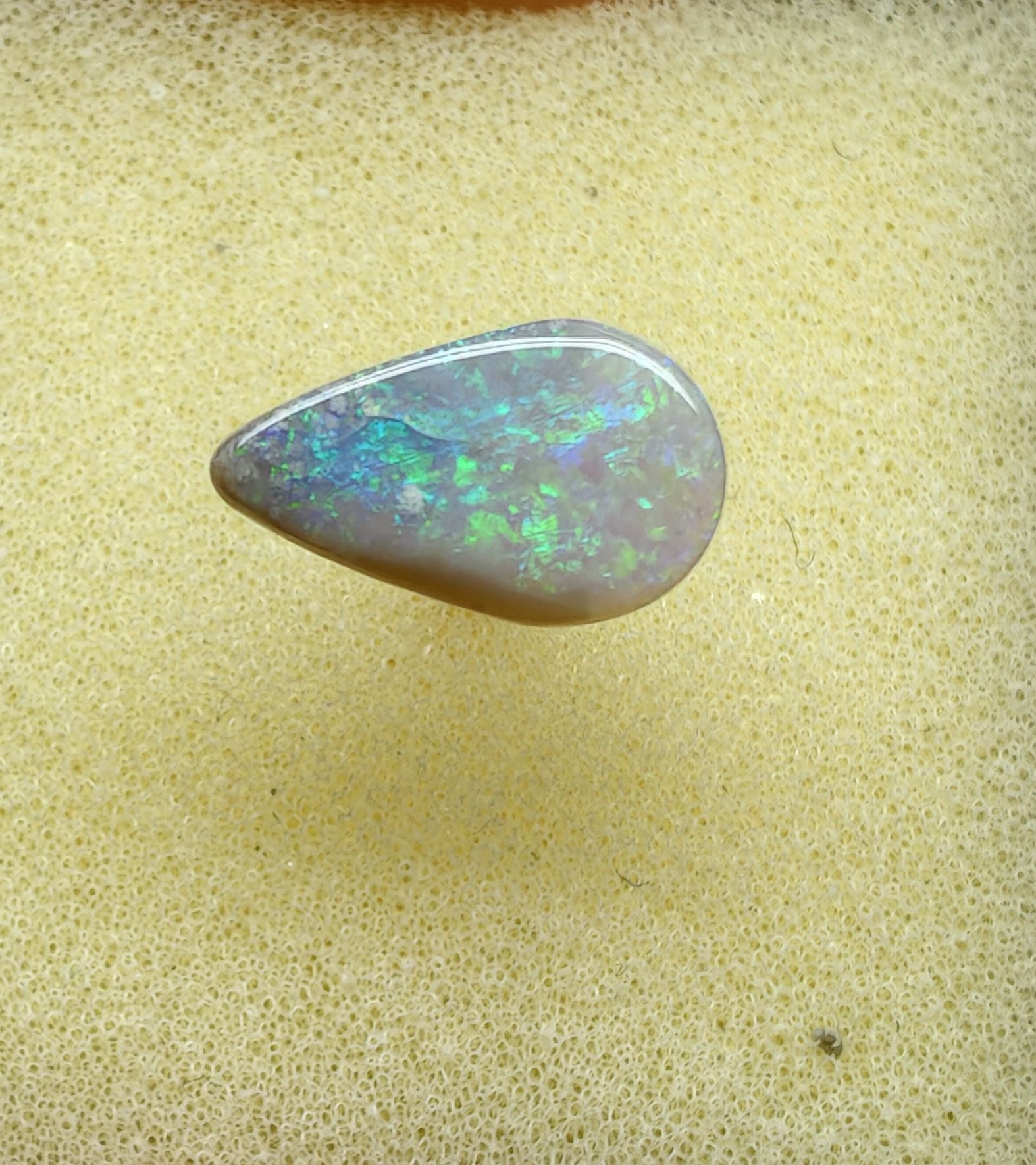 A944 - Glittery drop cut beauty.