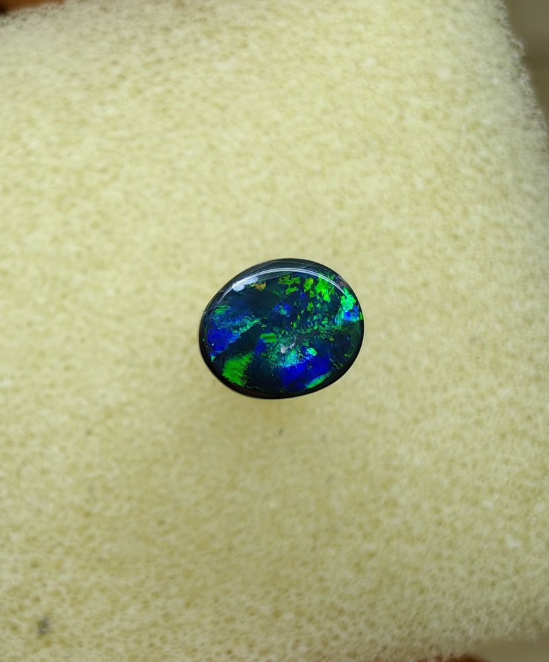 A945 - Bright black opal round cut