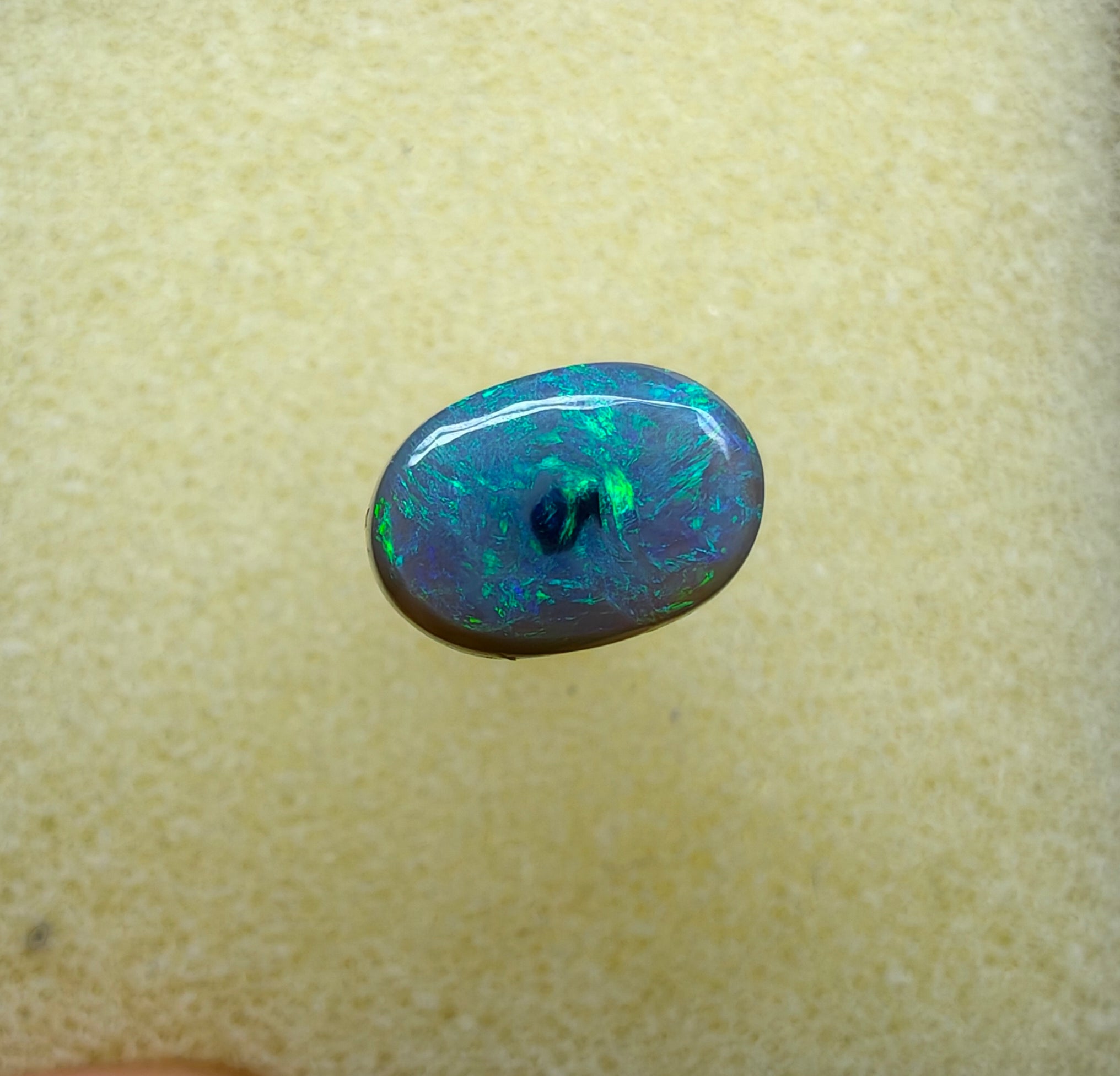 A948 - Flashy dark opal beauty