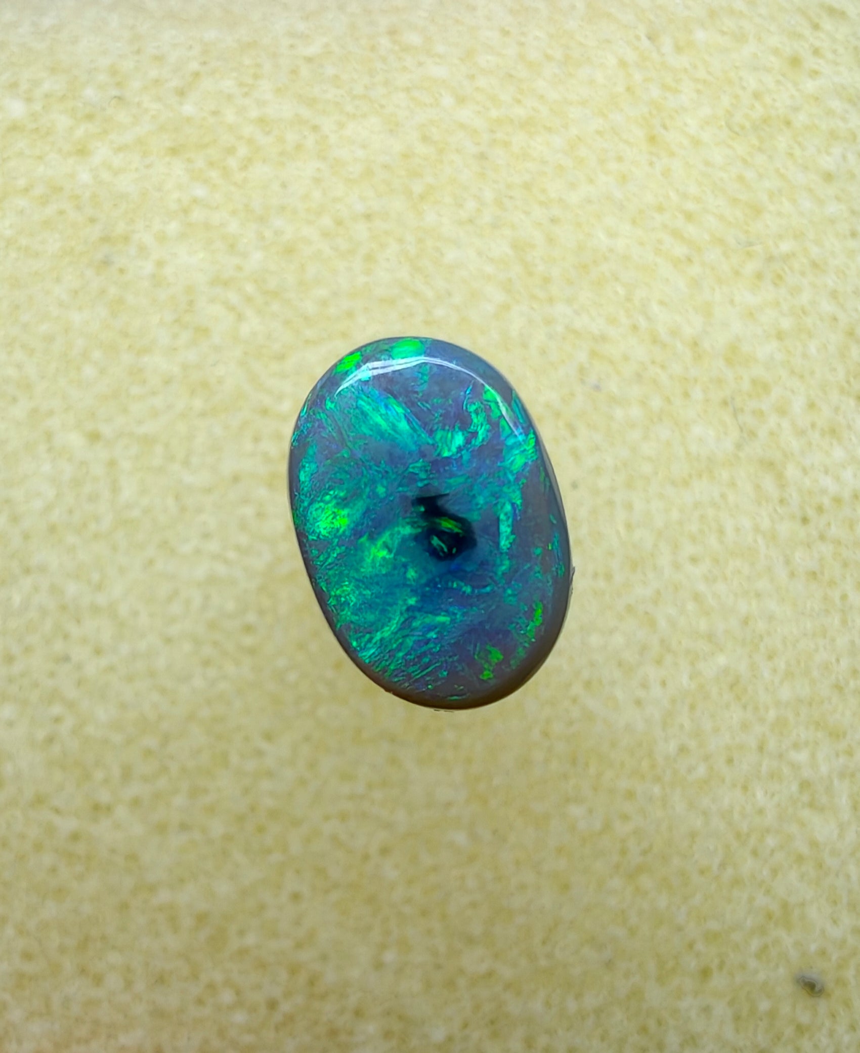 A948 - Flashy dark opal beauty