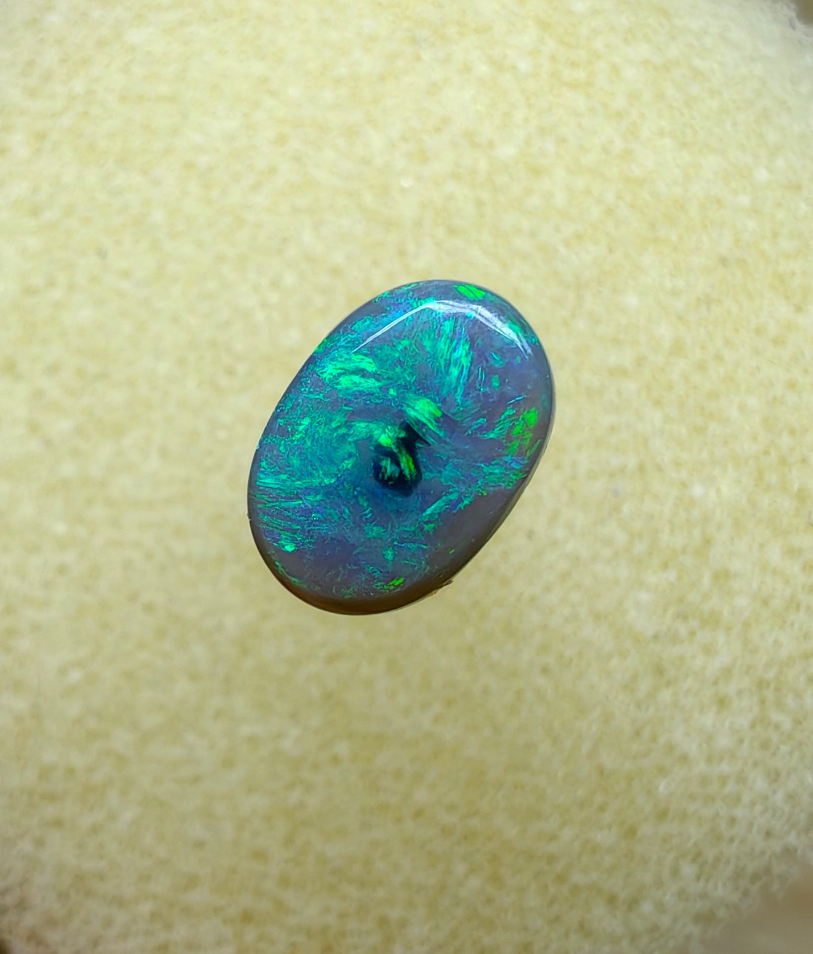 A948 - Flashy dark opal beauty