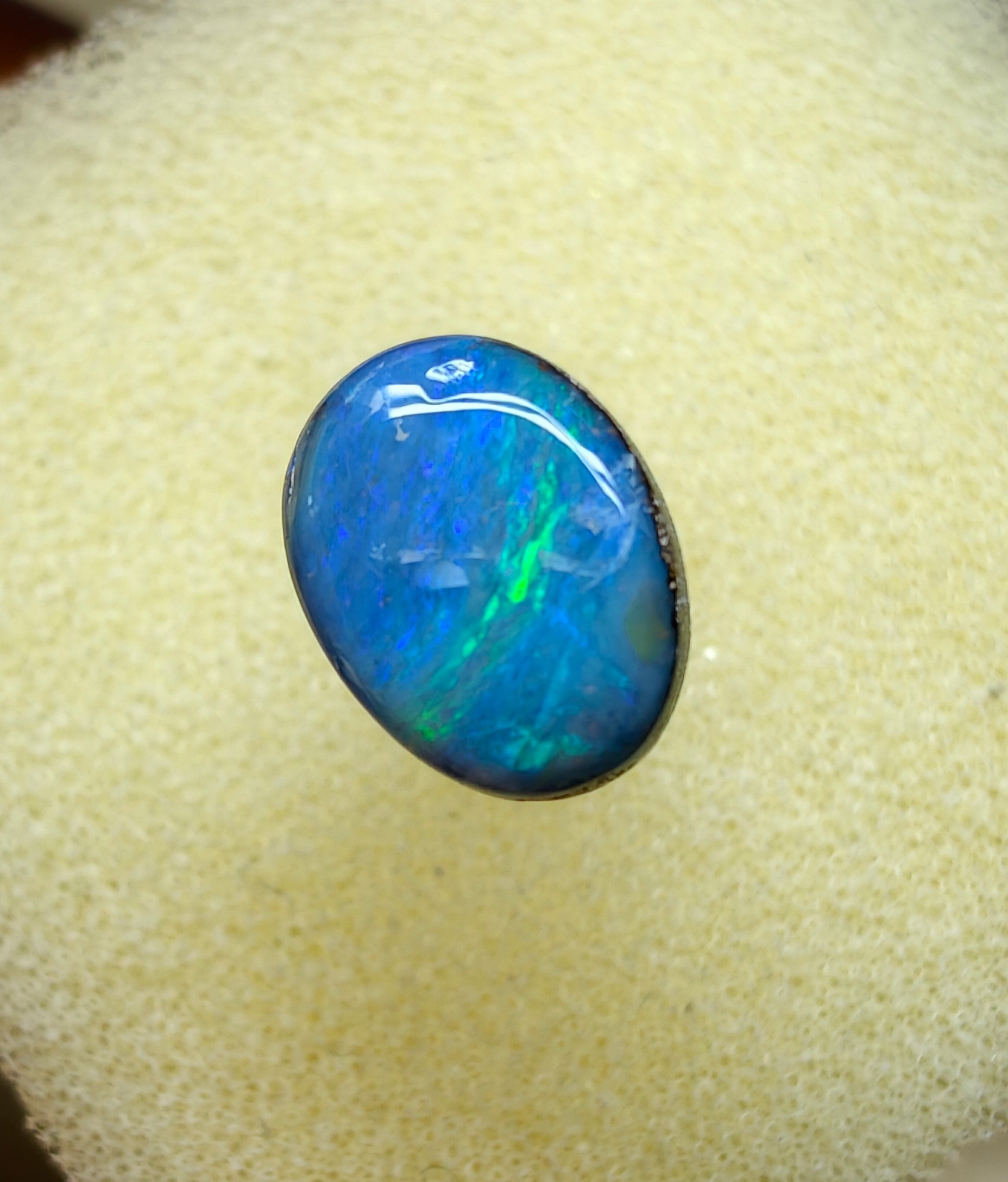 A950 - Round cut blue babe