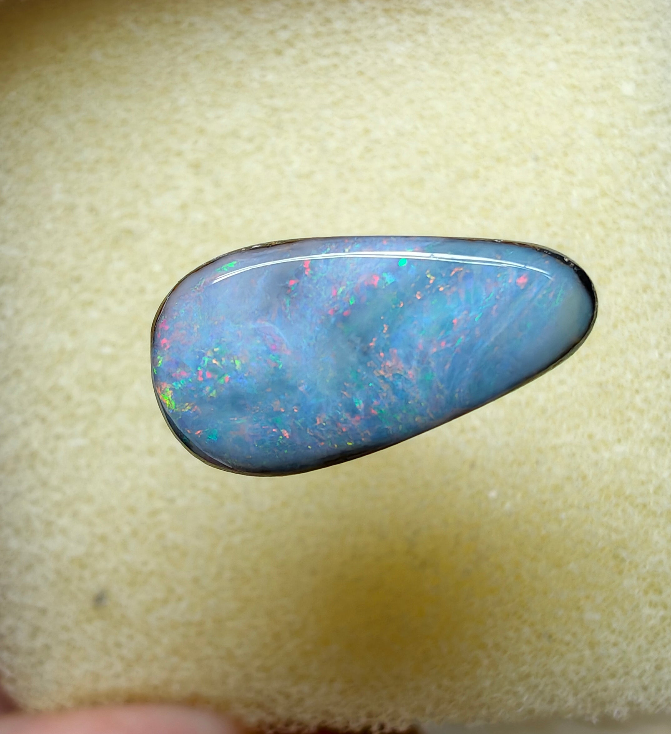 A952 - Large glittering drop cut