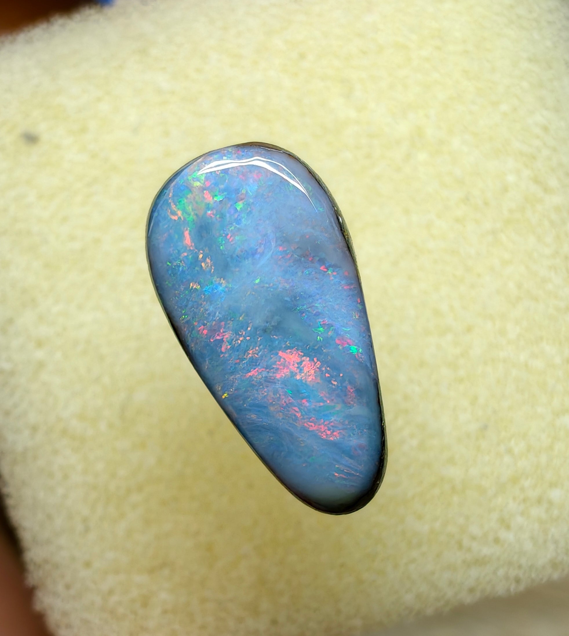 A952 - Large glittering drop cut