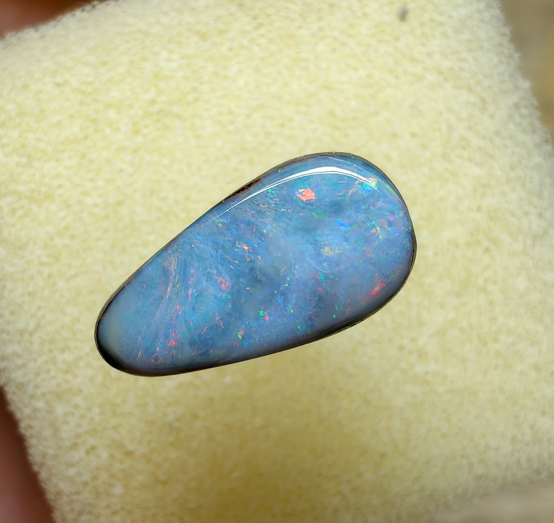 A952 - Large glittering drop cut