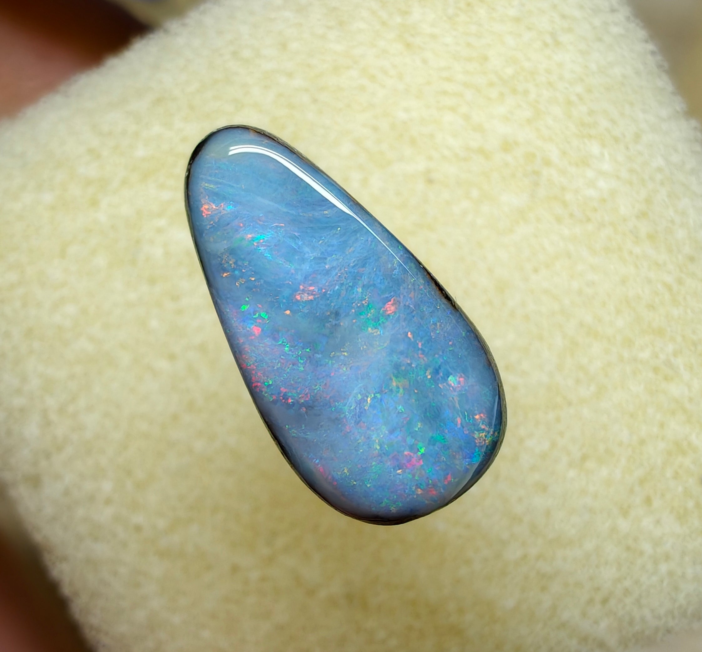 A952 - Large glittering drop cut