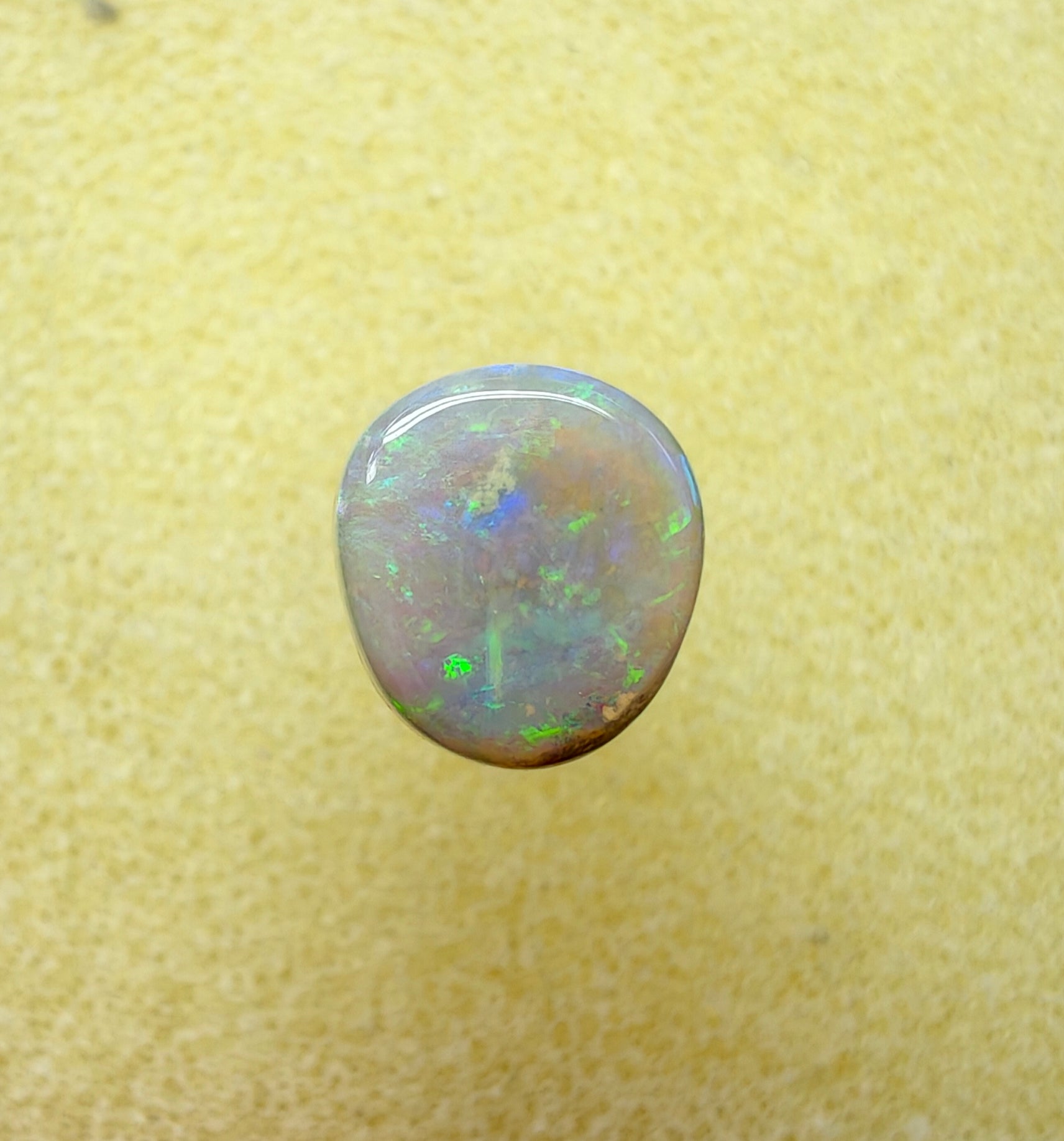 A954 - Flashy green white opal