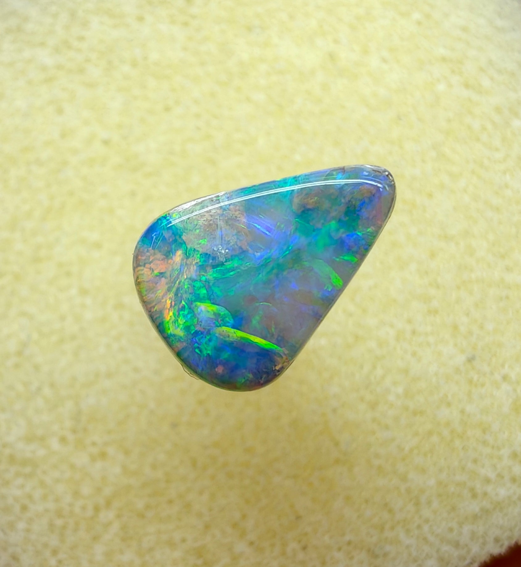 A956 - Bright drop cut crystal flash