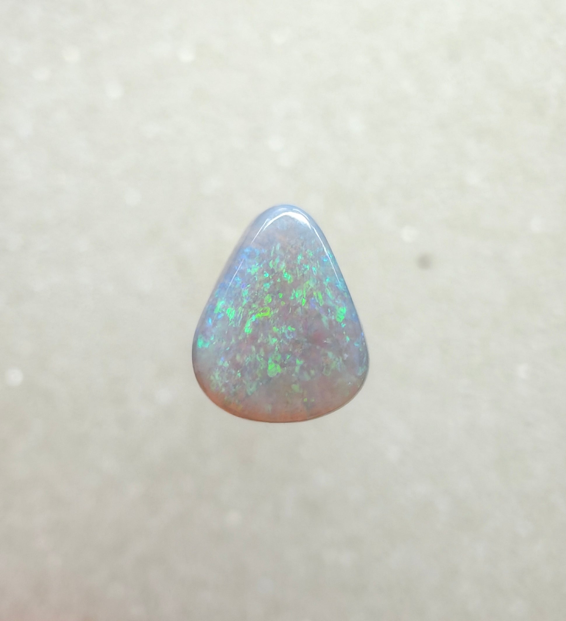A960 - Sparkly green drop cut white opal