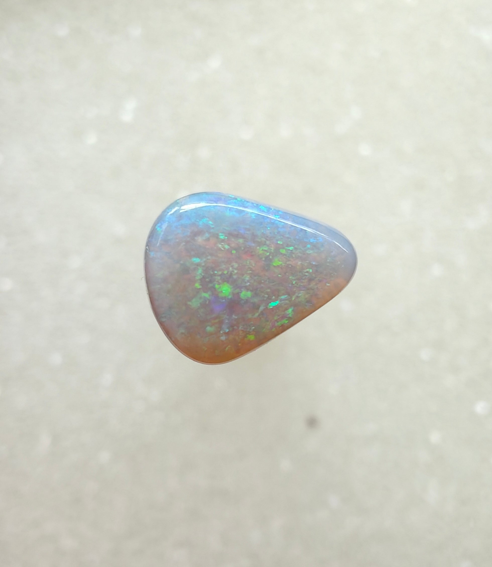 A960 - Sparkly green drop cut white opal