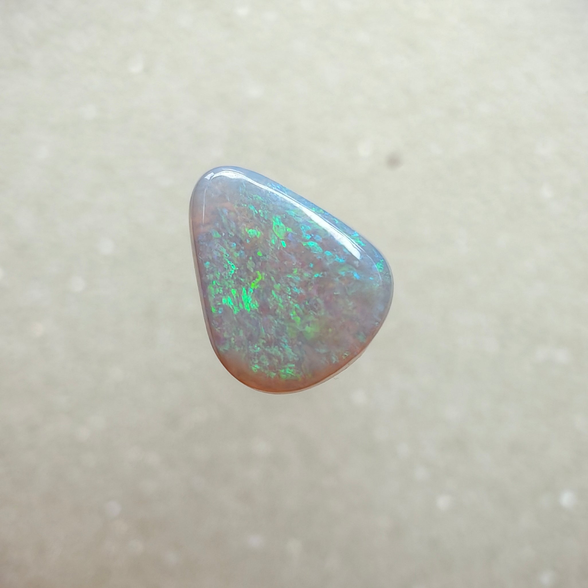 A960 - Sparkly green drop cut white opal