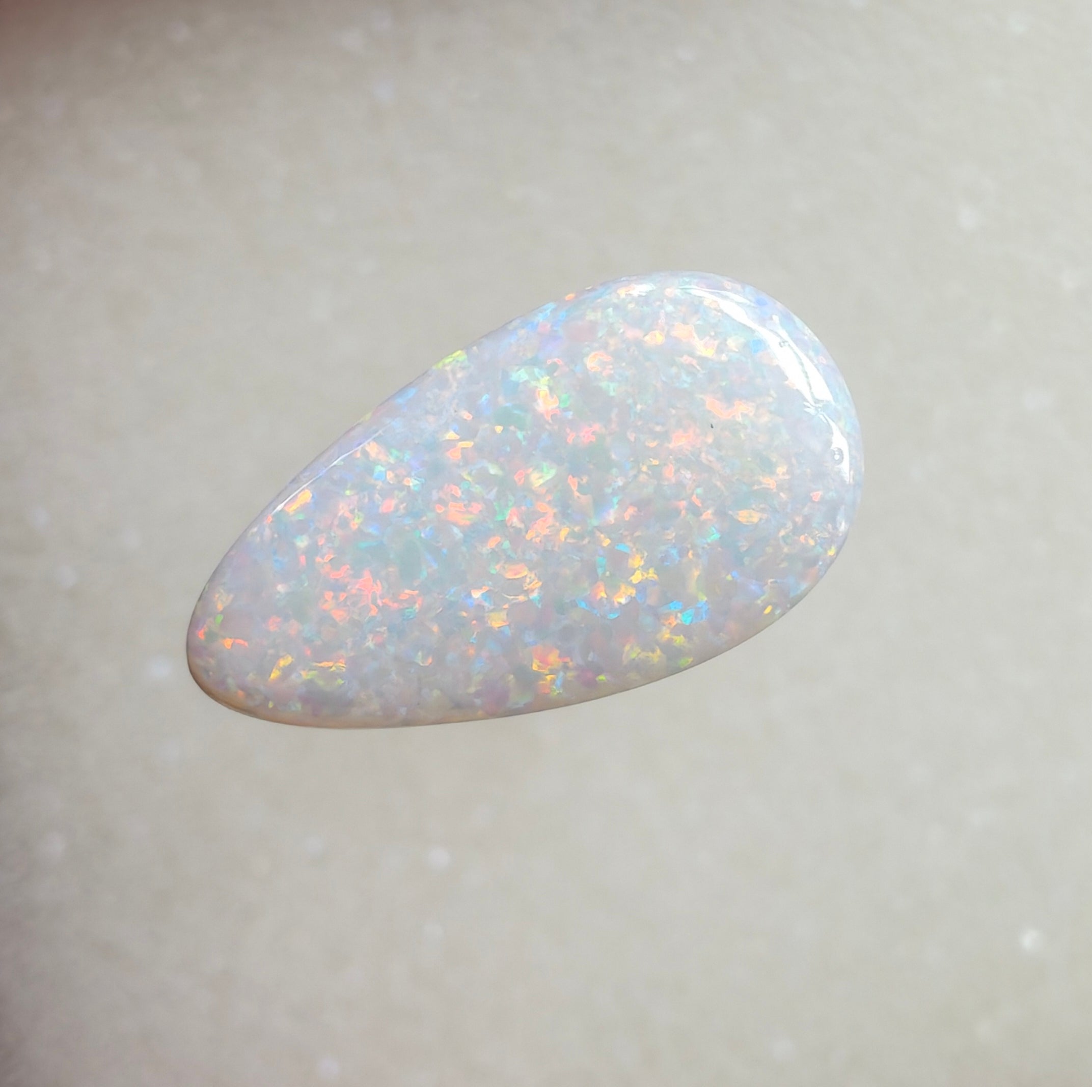 A966 - Brilliant & large drop cut white opal