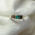 J020 - Australian Emerald on simple band