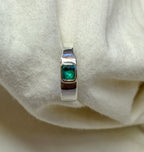 J020 - Australian Emerald on simple band