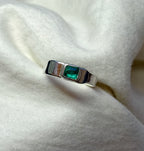 J020 - Australian Emerald on simple band