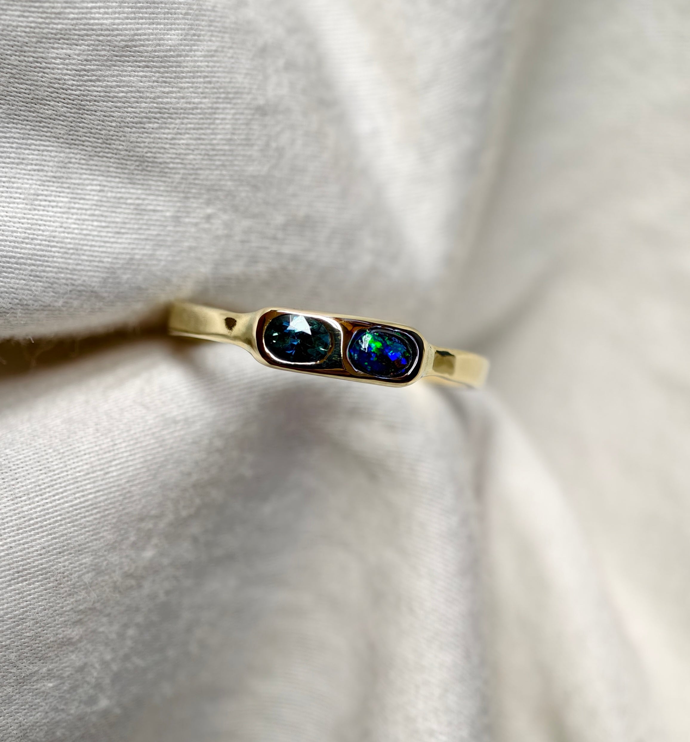 J021 - Sleek gem studded 14k gold band