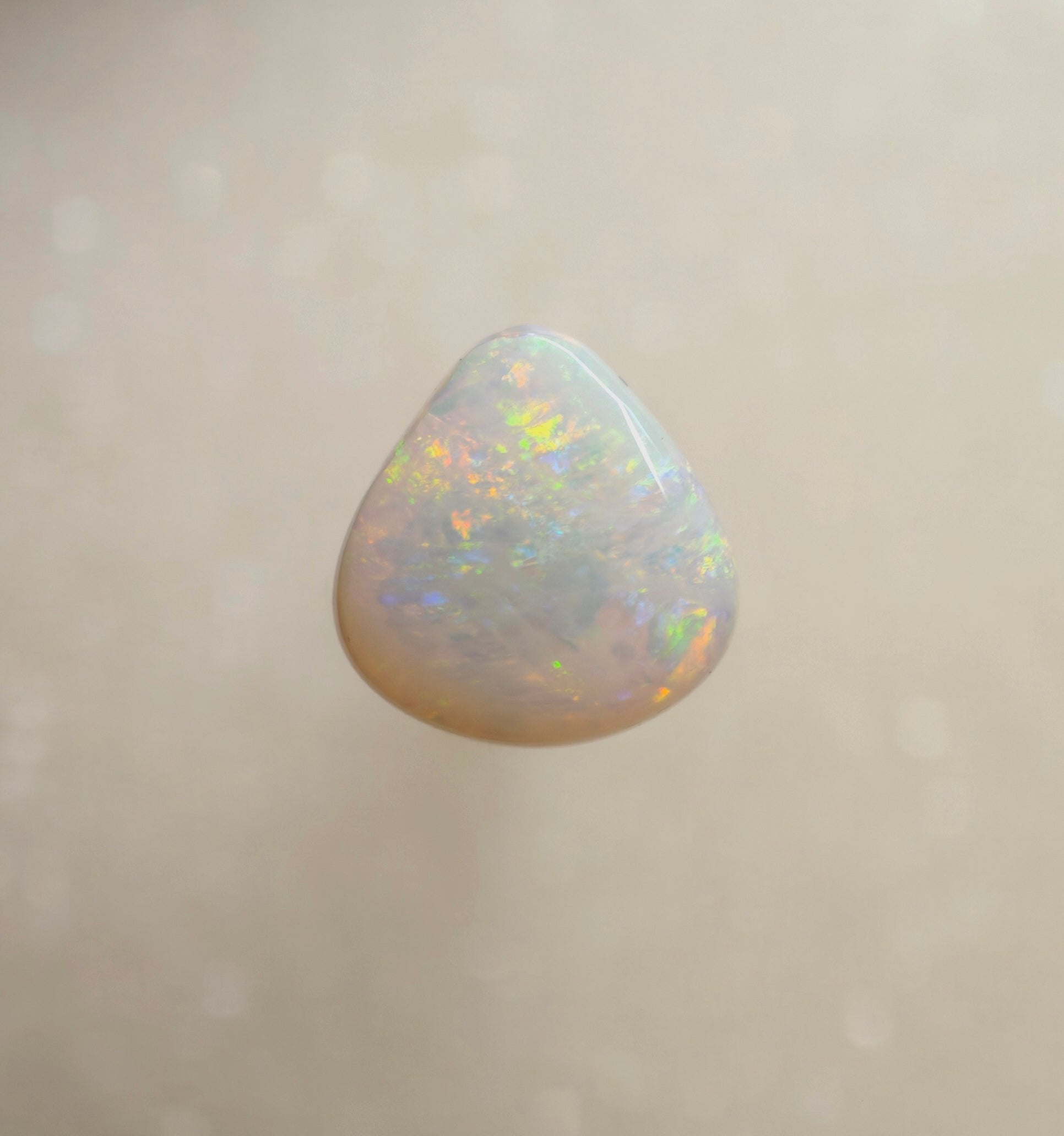 A972 - Gentle drop cut white opal