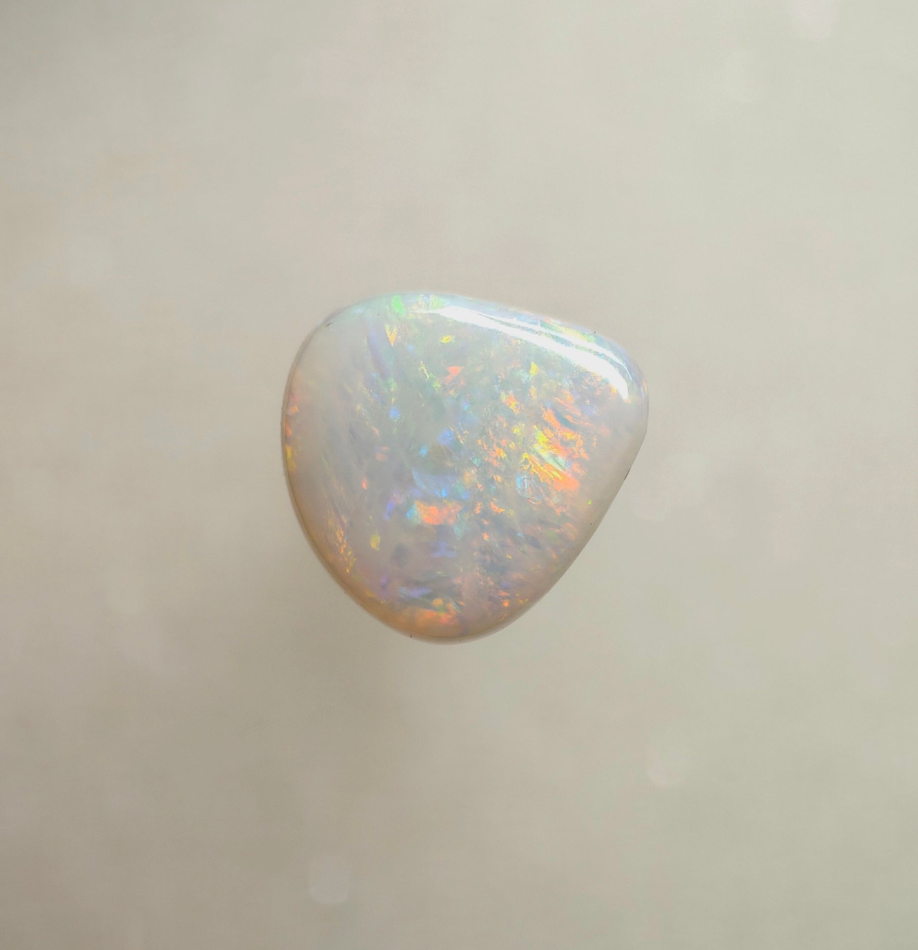 A972 - Gentle drop cut white opal