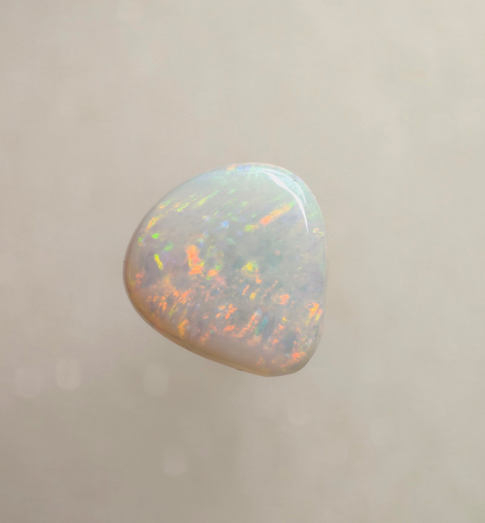 A972 - Gentle drop cut white opal