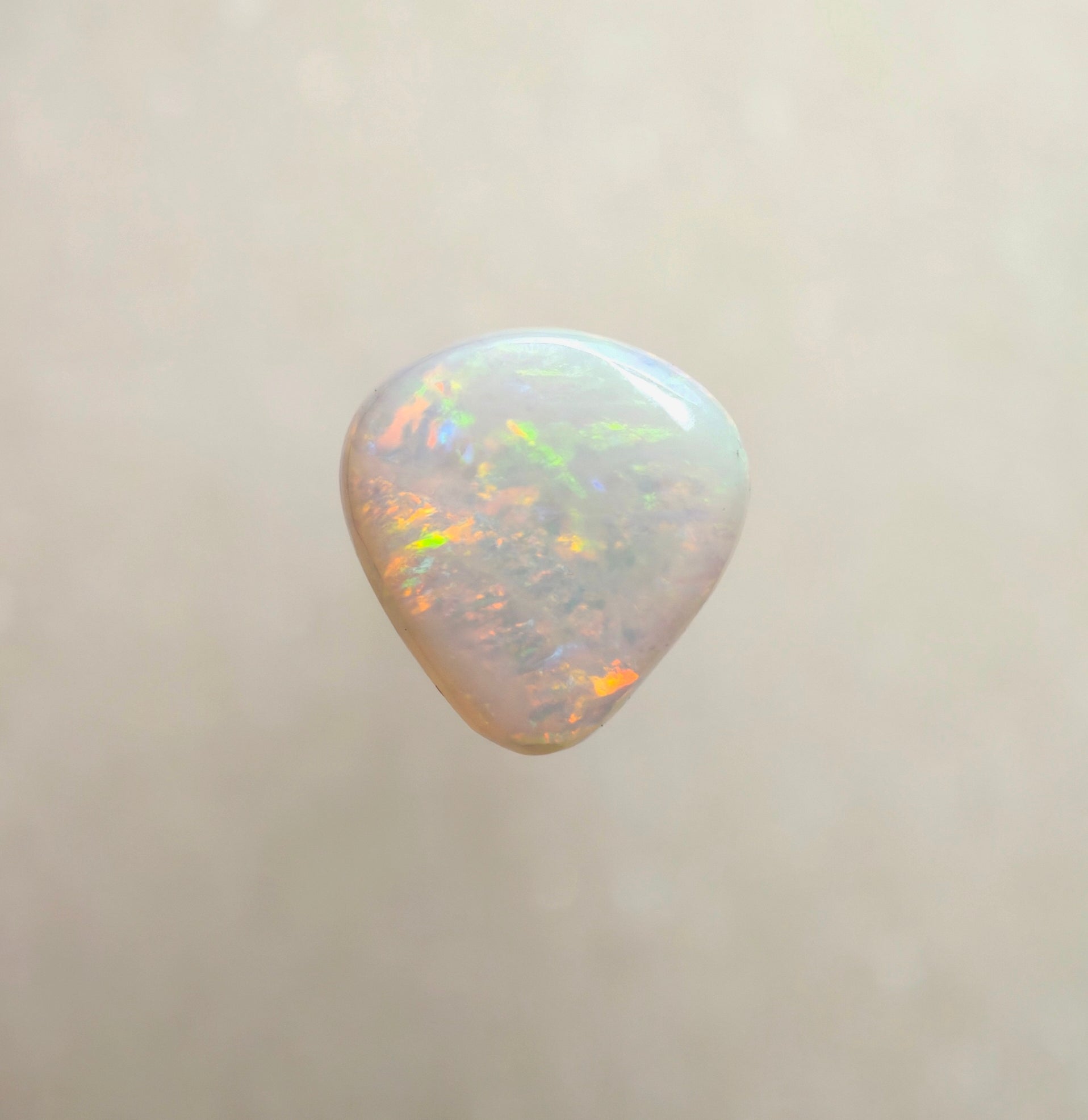 A972 - Gentle drop cut white opal
