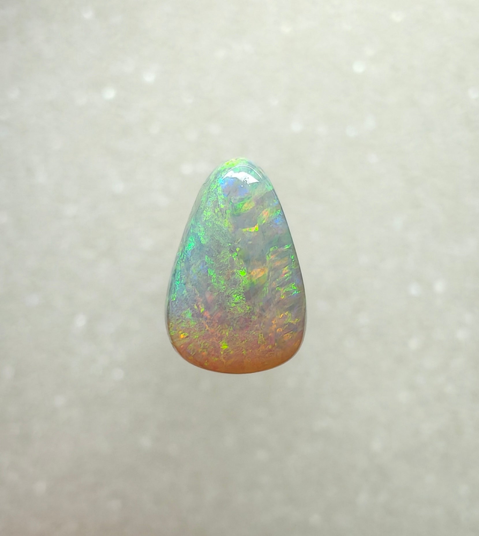 A979 - Gentle red green drop cut