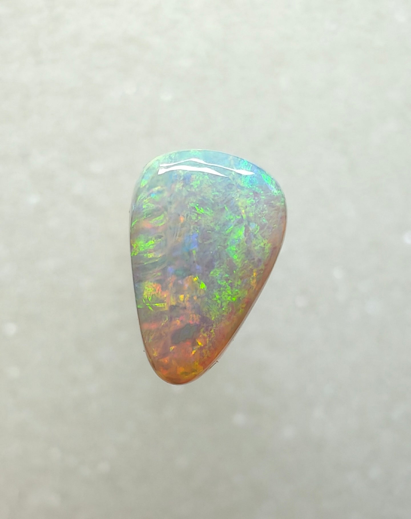 A979 - Gentle red green drop cut