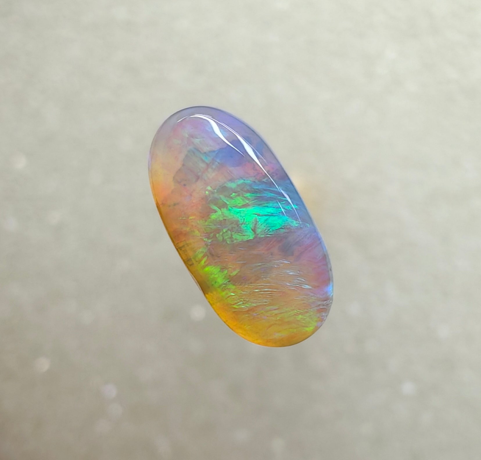 A989 - Bright rolling flash oval cab