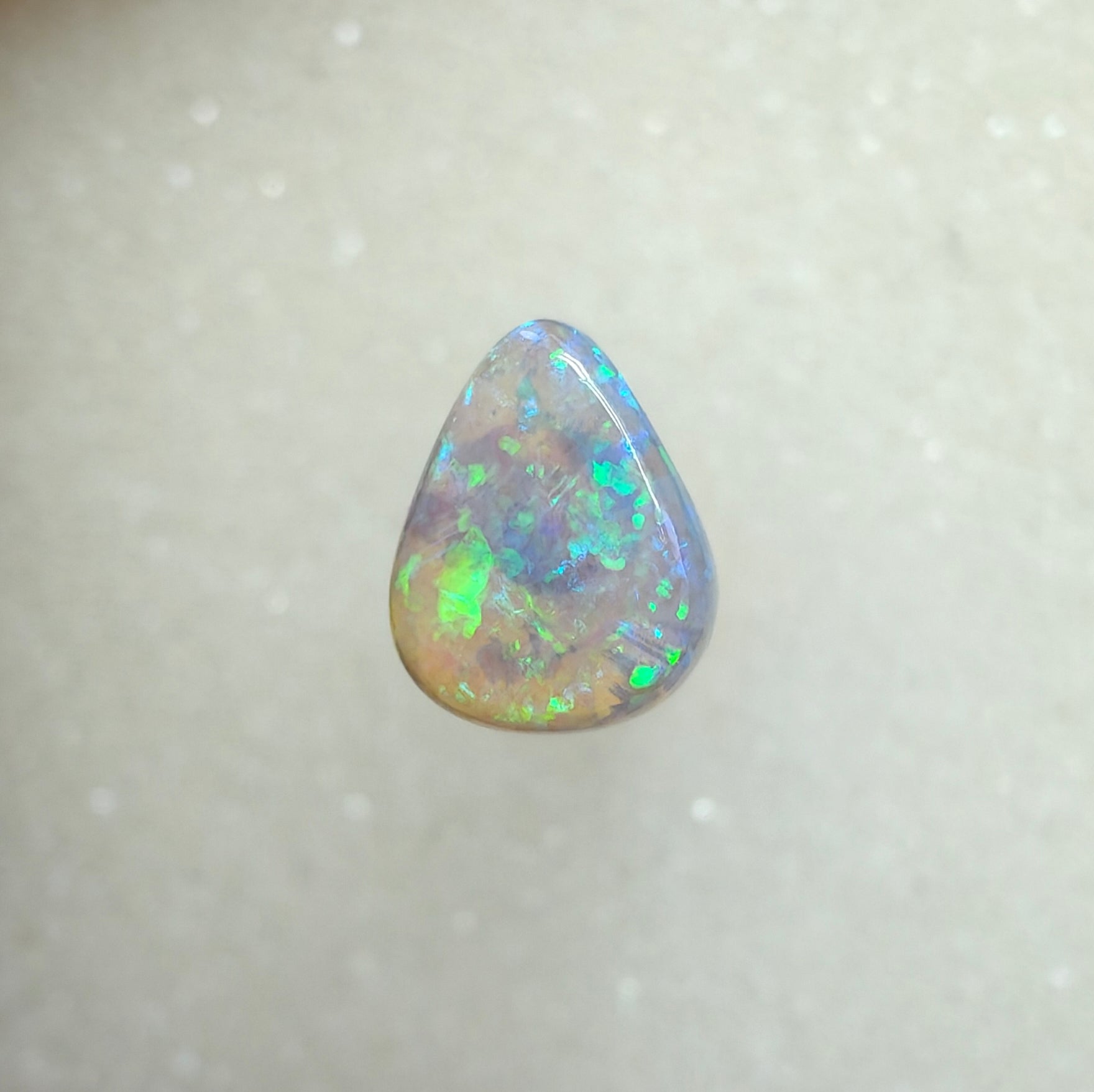 A999 - Sparkling beauty drop cut crystal