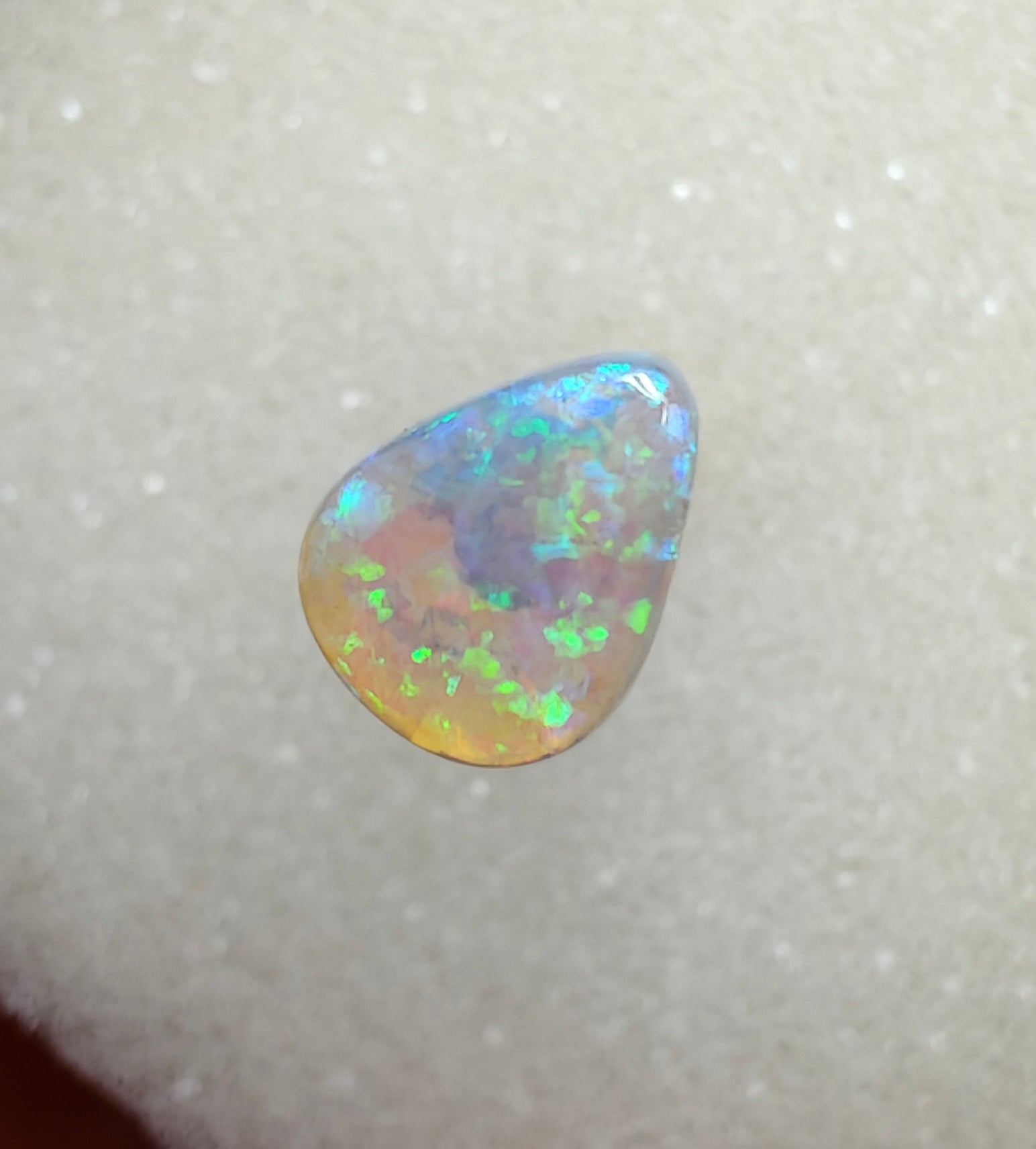 A999 - Sparkling beauty drop cut crystal